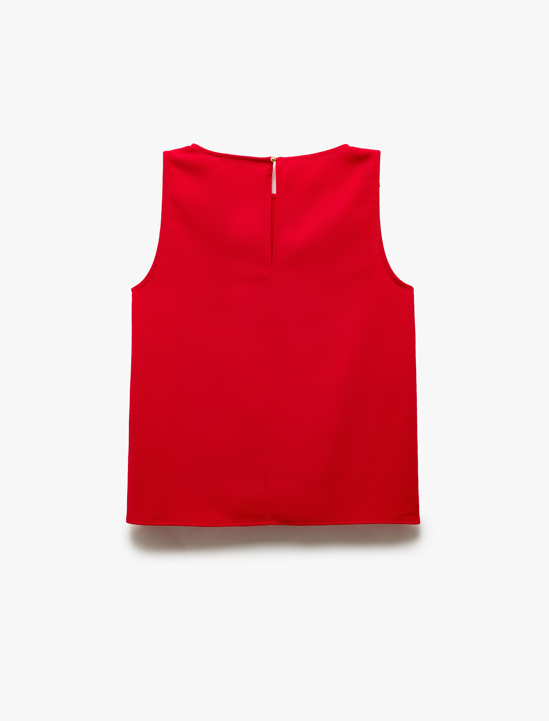   Metal Aksesuar Detaylı Yuvarlak Yaka Kolsuz Bluz