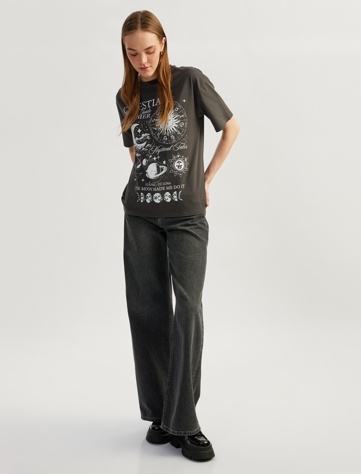  Arkası Baskılı Uzay Temalı Bisiklet Yaka Kısa Kollu Oversize Tişört