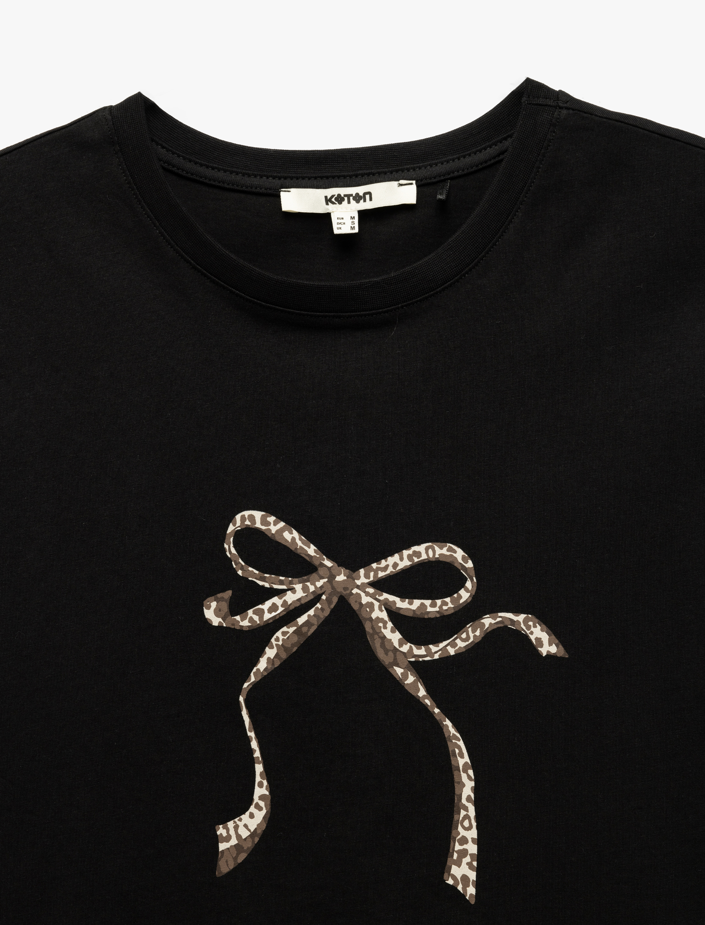   Pamuklu Kısa Kollu Bisiklet Yaka Fiyonk Baskılı Leopar Desenli Kadın Tişört