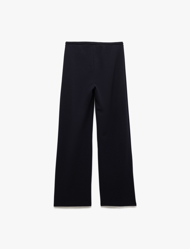 Beli Bağcıklı Rahat Kesim Düz Paça Pantolon_3