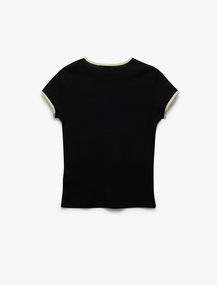  Pamuklu Kontrast Detaylı Kısa Kollu Bisiklet Yaka Tişört