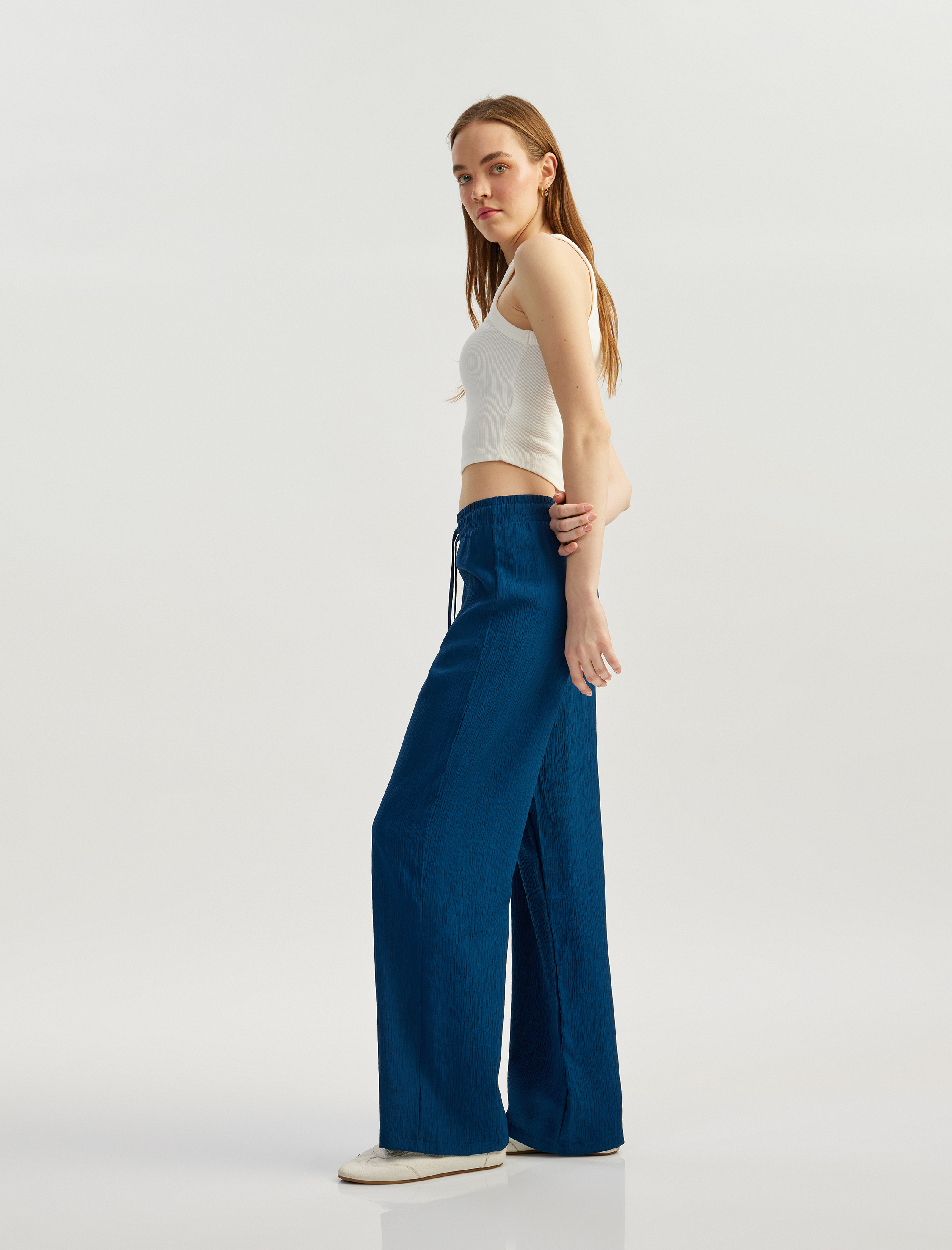   Beli Bağcıklı Viskon Karışımlı Geniş Paça Pantolon