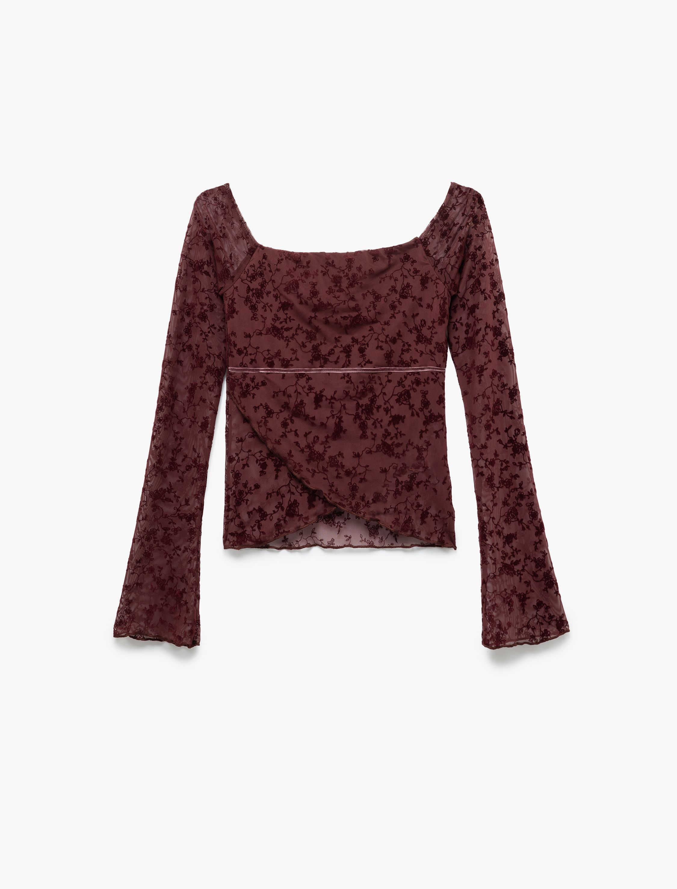   Koton X İnji - Asimetrik Kayık Yaka Omzu Açık Dantelli Uzun Kollu Tişört