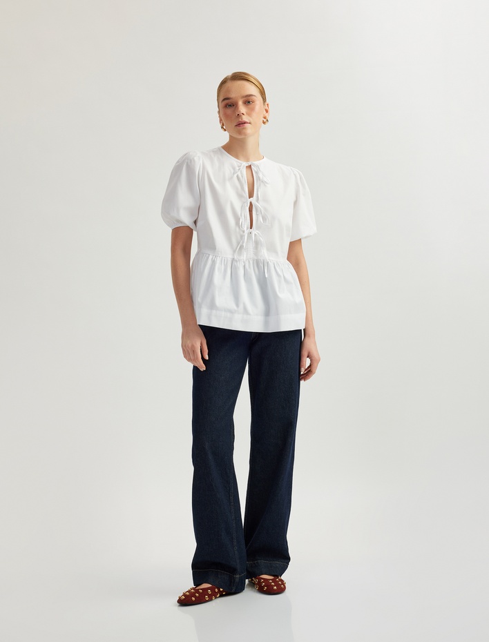  Pamuklu Önden Fiyonk Bağlamalı Kısa Balon Kollu Oversize Poplin Bluz