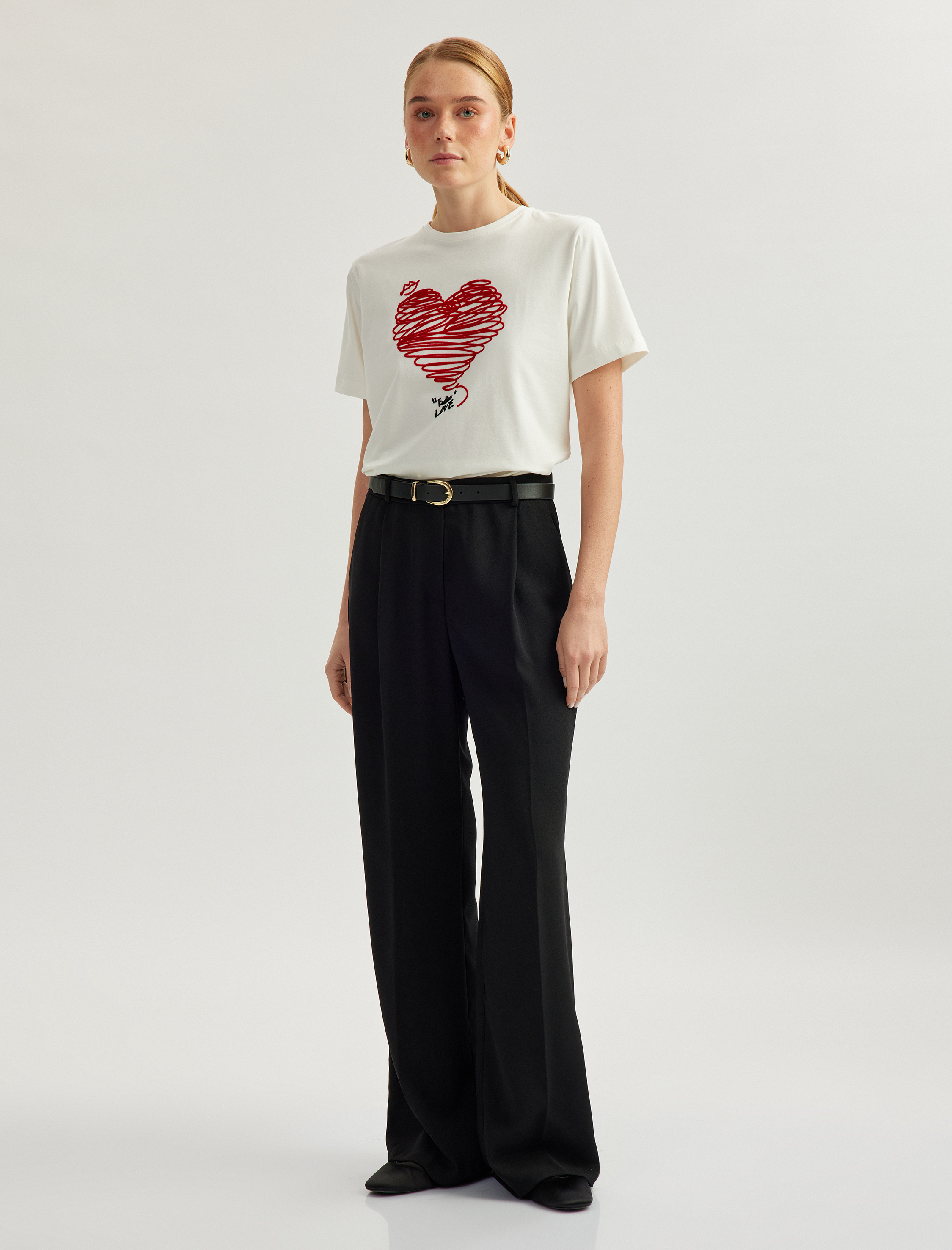   Pamuklu Kısa Kollu Bisiklet Yaka Kalpli Baskılı Tişört