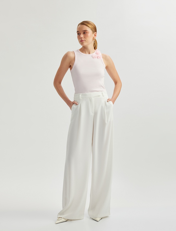  Pamuklu Çiçek Aplike Detaylı Slim Fit  Kolsuz Bisiklet Yaka Atlet