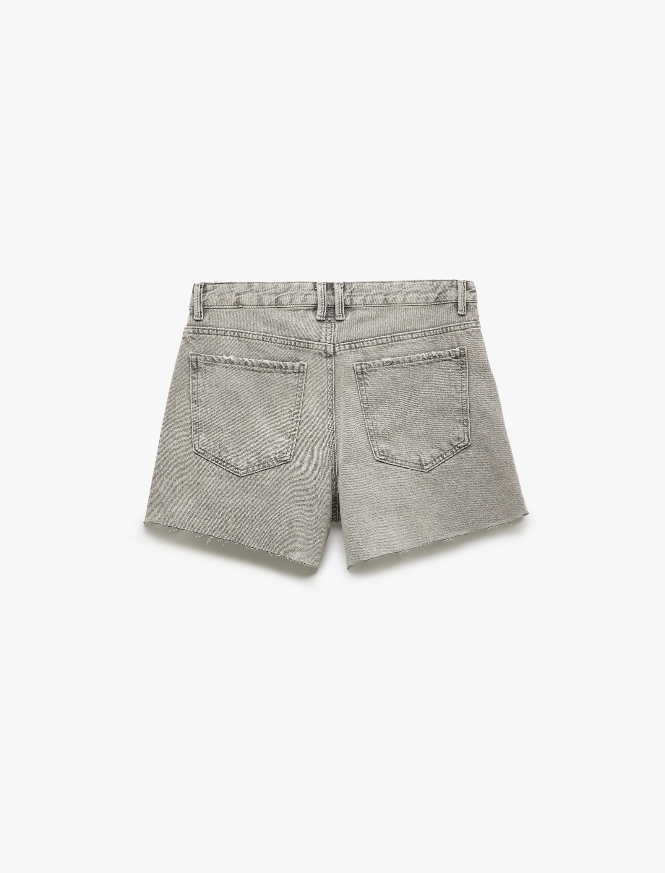   Yıpranmış Püsküllü Düğmeli Denim Şort