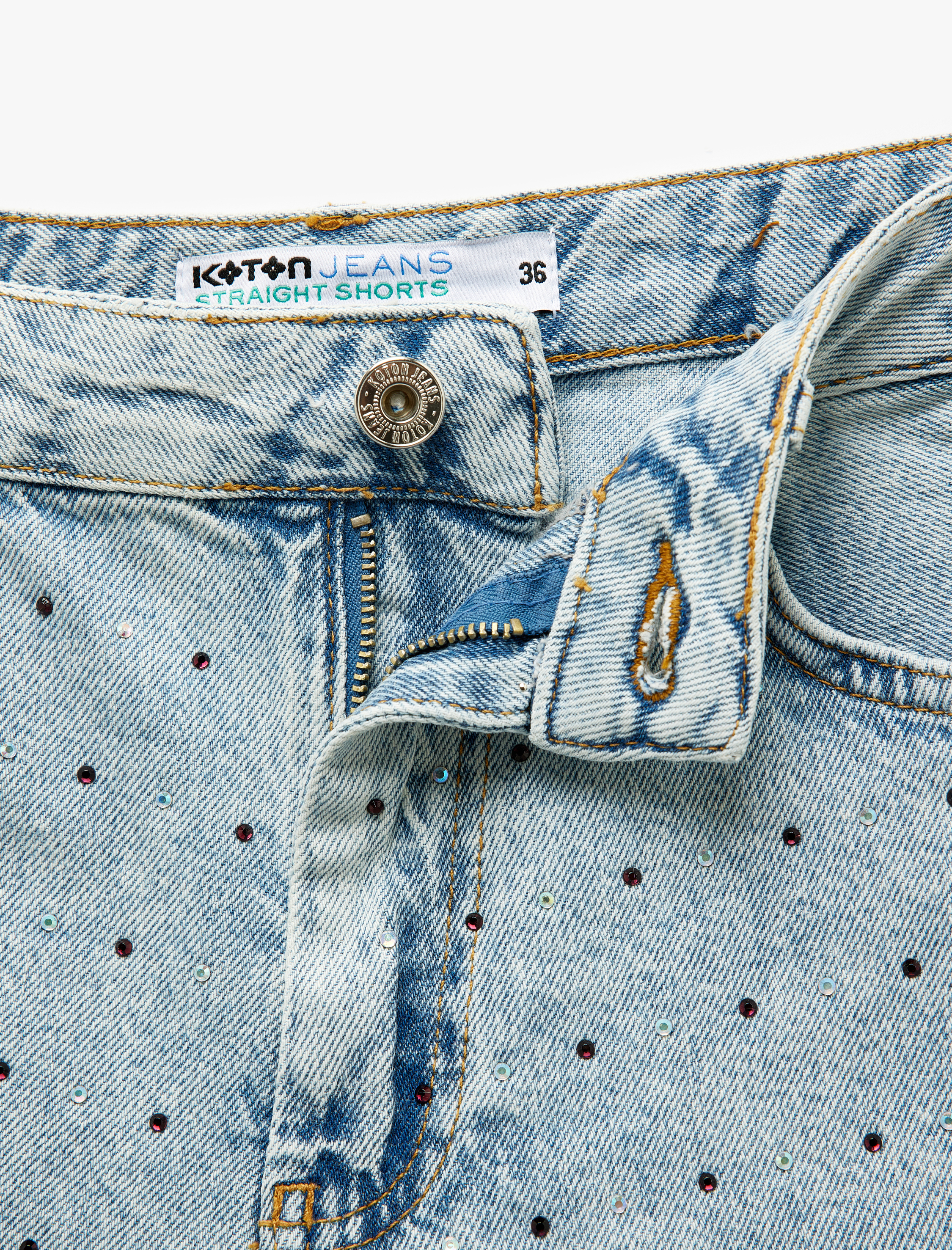   Taş Detaylı Düğmeli Rahat Kalıp Denim Şort