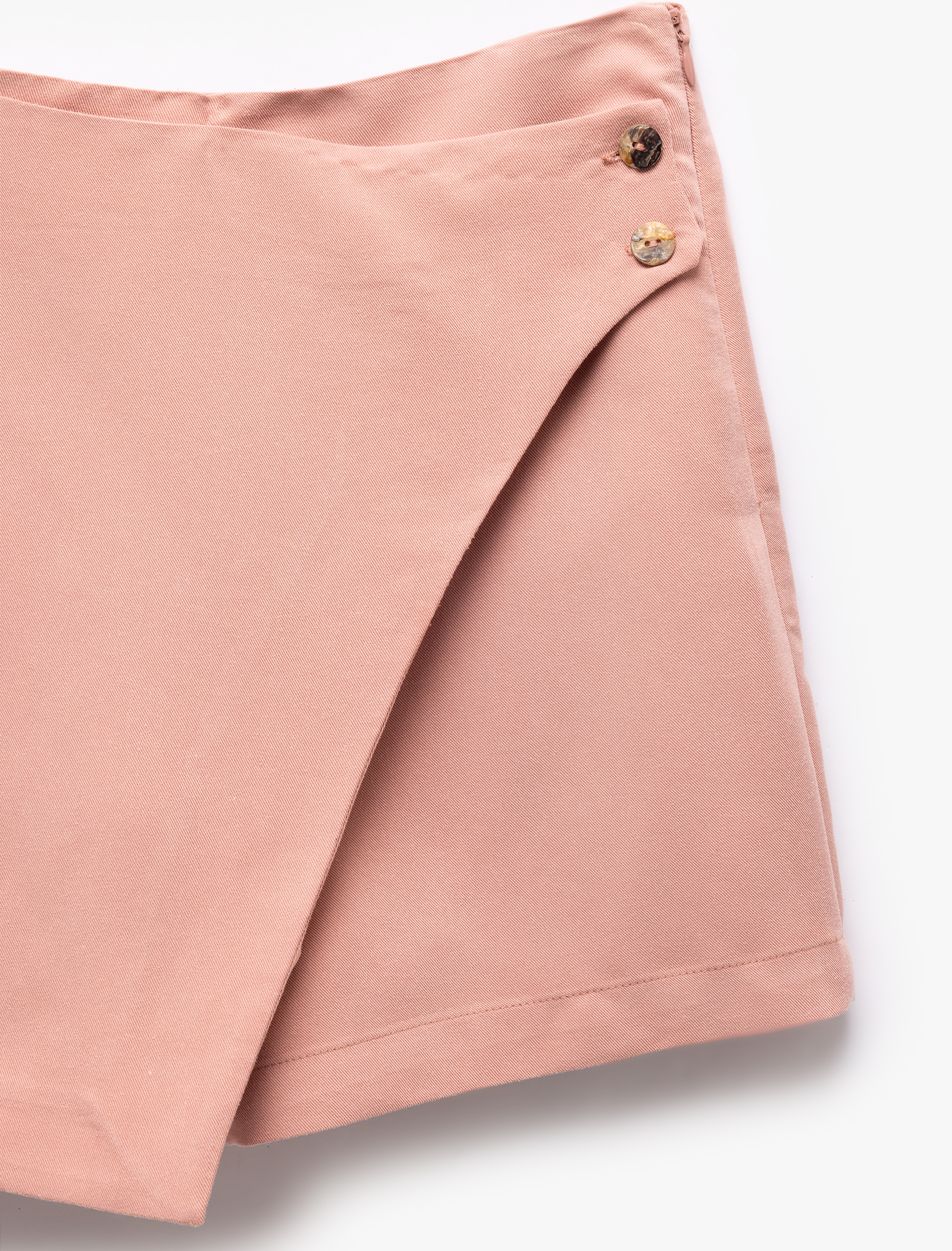   Düğme Detaylı Asimetrik Kruvaze Modal Şort Etek