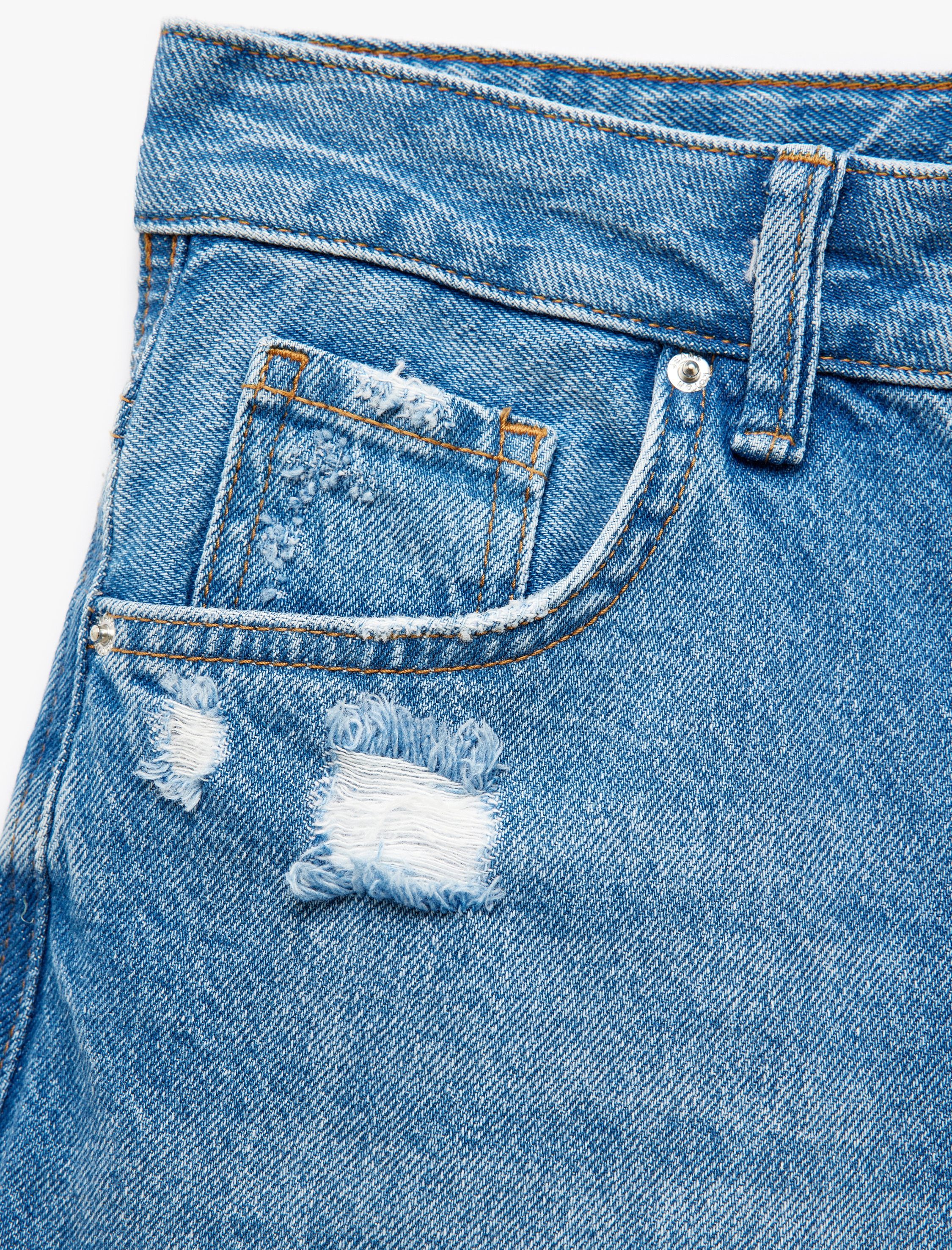   Yıpranmış Püsküllü Düğmeli Denim Şort