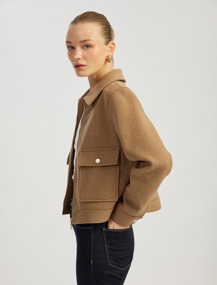  Uzun Kollu Kapaklı Cep Detaylı Fermuarlı Crop Kaşe Ceket