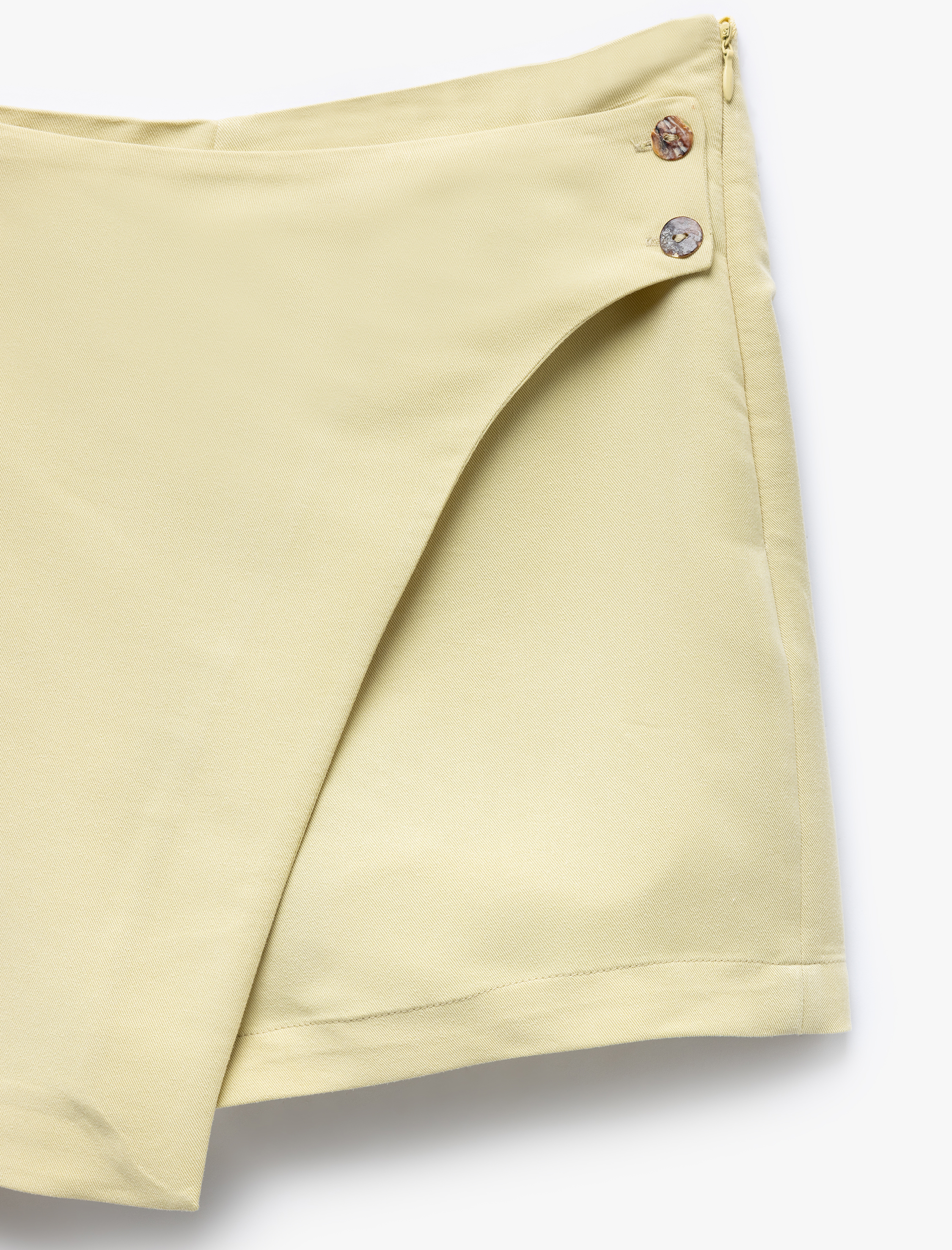   Düğme Detaylı Asimetrik Kruvaze Modal Şort Etek