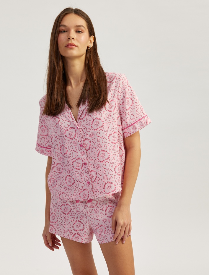  Kısa Kollu Emily in Paris Lisanslı Kalpli Saten Pijama Üstü