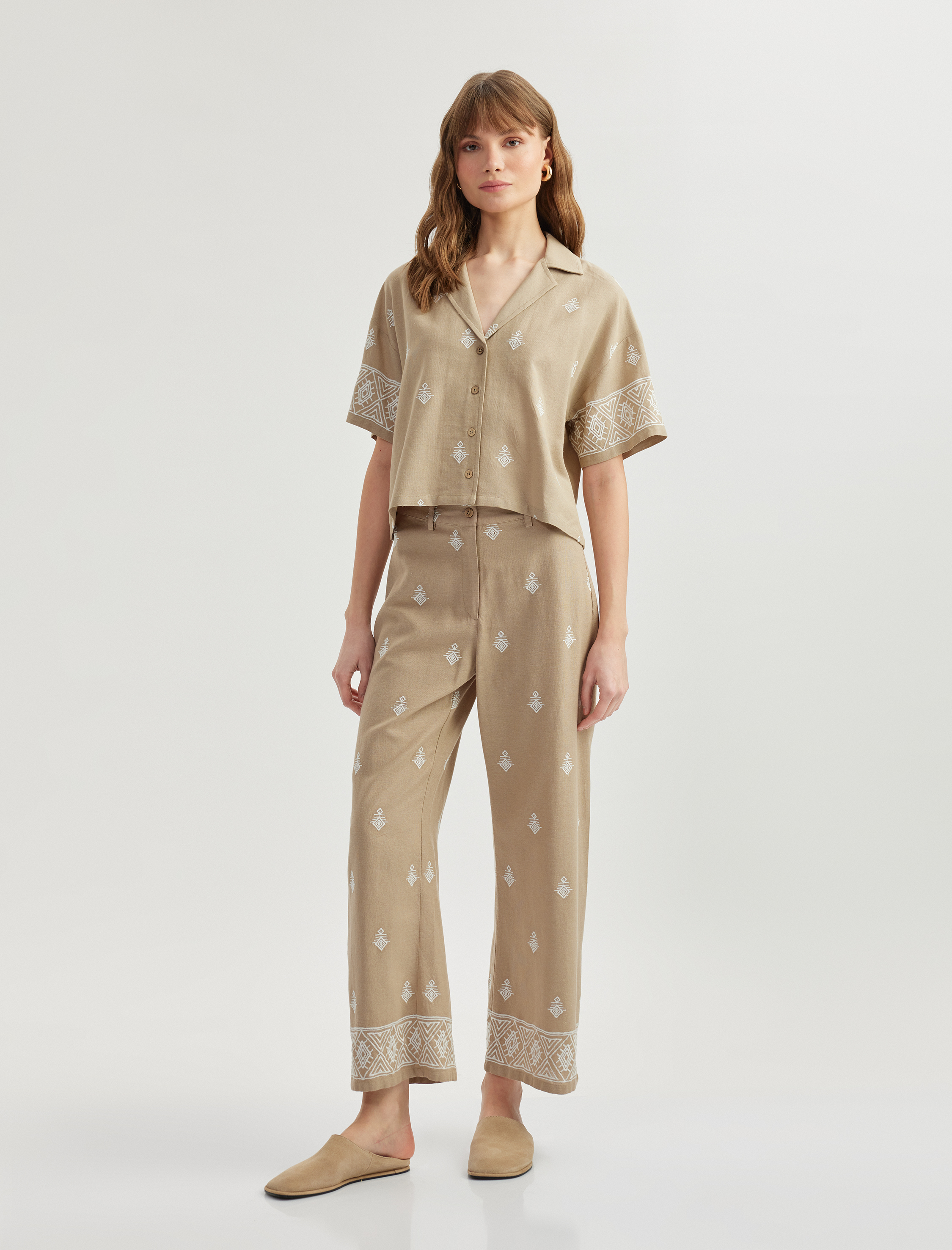   Viskon Etnik Desenli İşlemeli Kısa Kollu Oversize Crop Gömlek