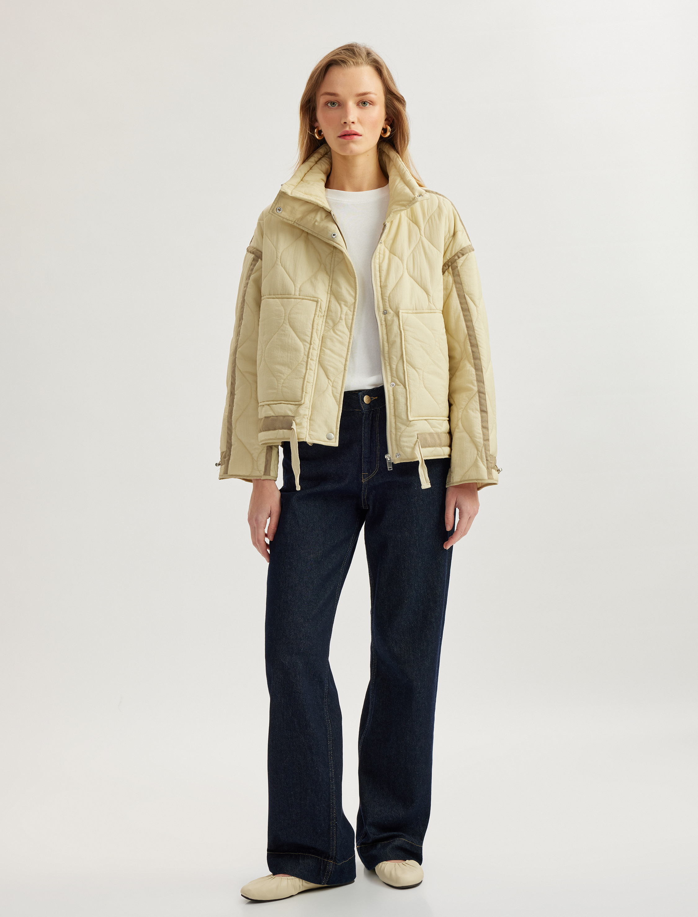   Kemer Detaylı Dik Yaka Uzun Kollu Fermuarlı Cepli Oversize Kapitone Mont