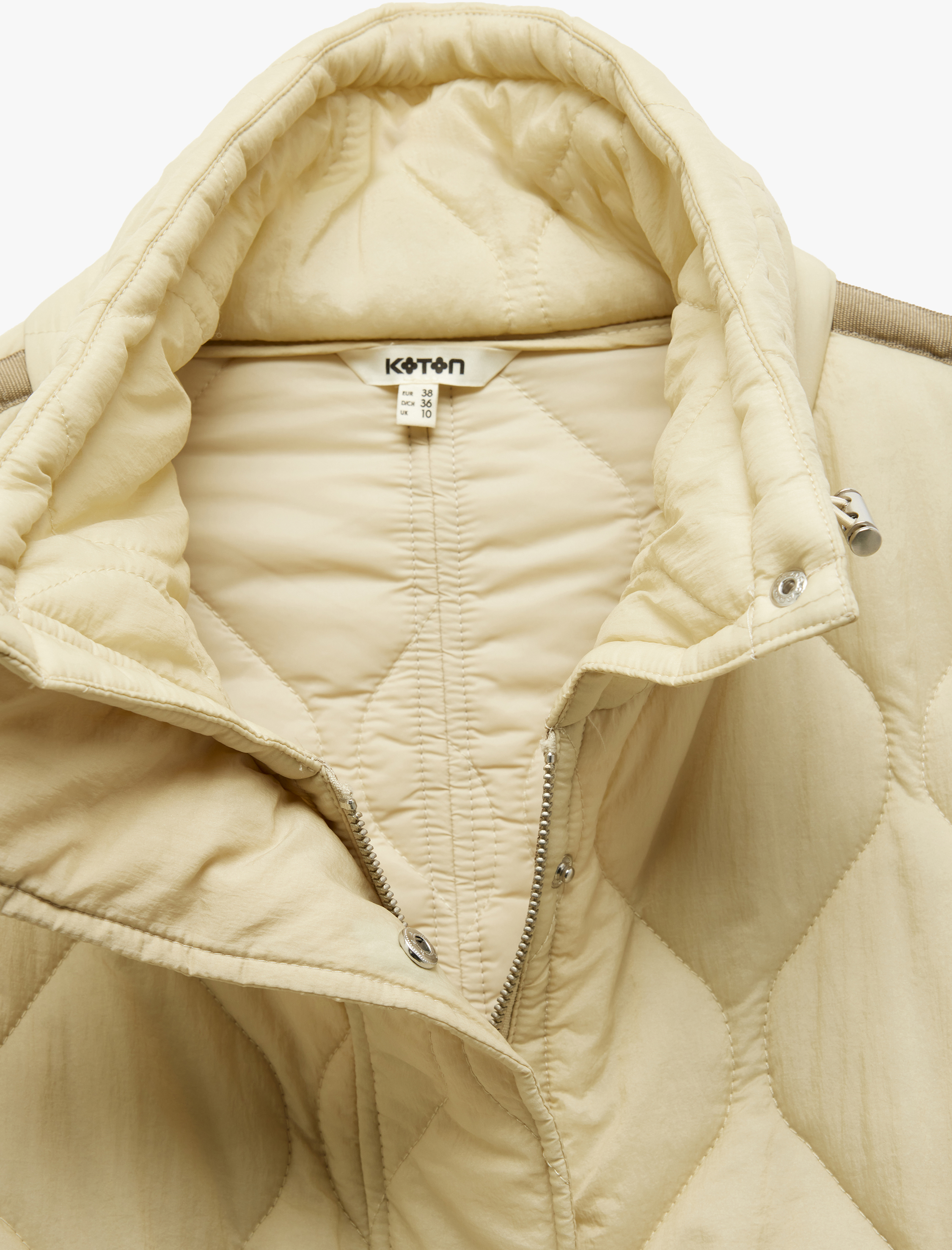   Kemer Detaylı Dik Yaka Uzun Kollu Fermuarlı Cepli Oversize Kapitone Mont