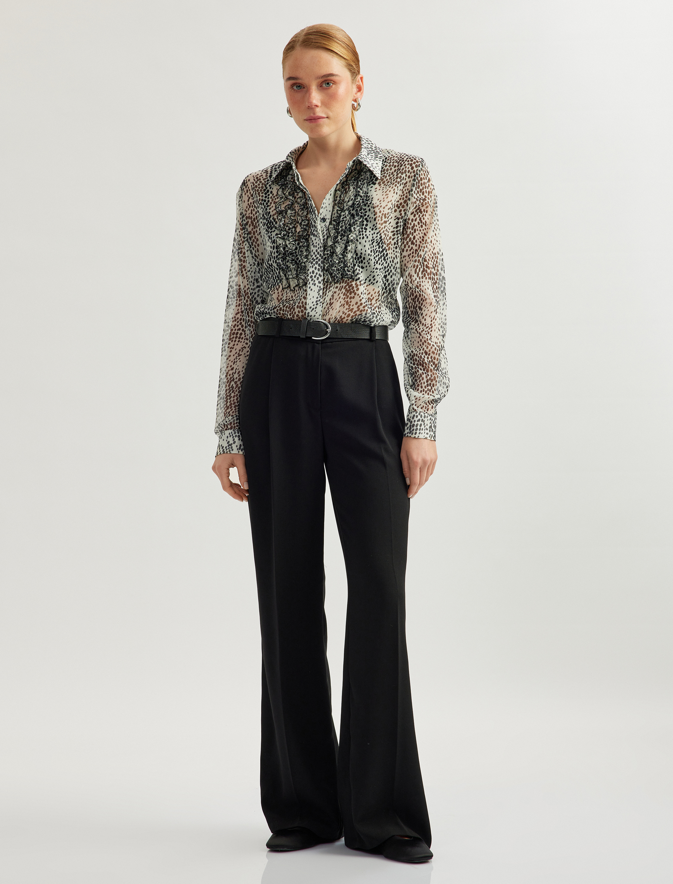 Yarı Transparan Fırfır Detaylı Uzun Kollu Leopar Desenli Şifon Gömlek