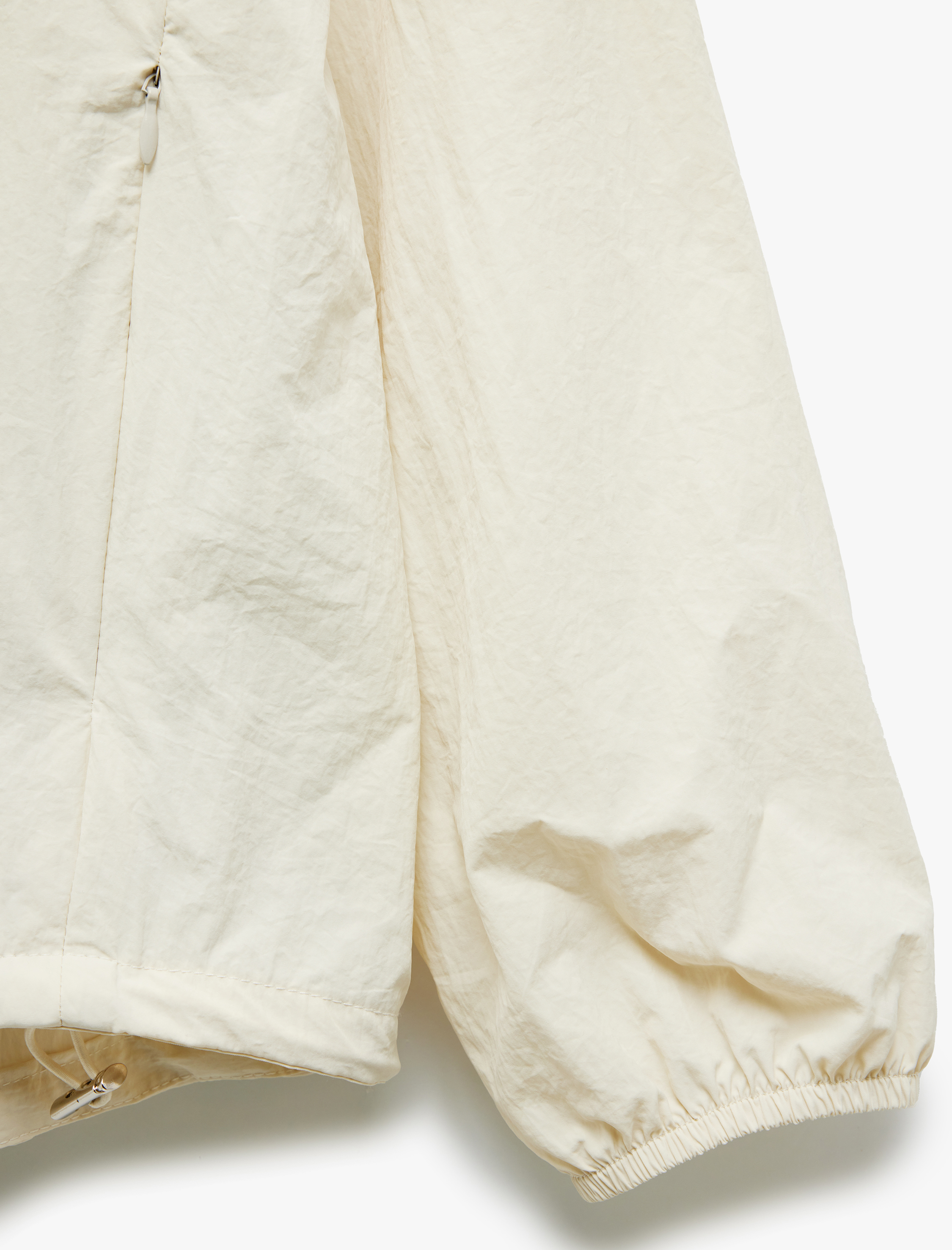 Uzun Kollu Cepli Fermuarlı Paraşüt Kumaş Kapüşonlu Yağmurluk