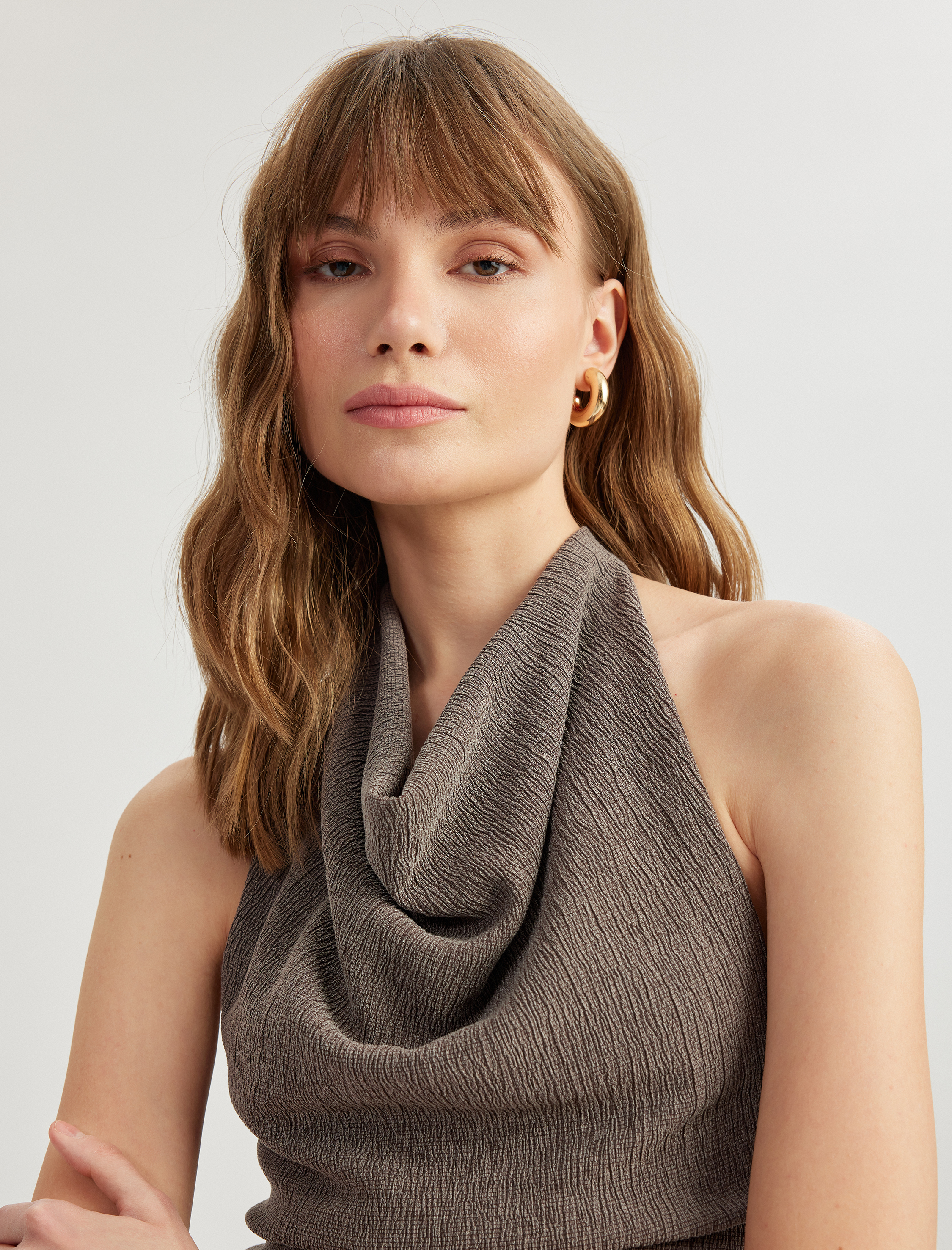   Kolsuz Dokulu Halter Yaka Bluz