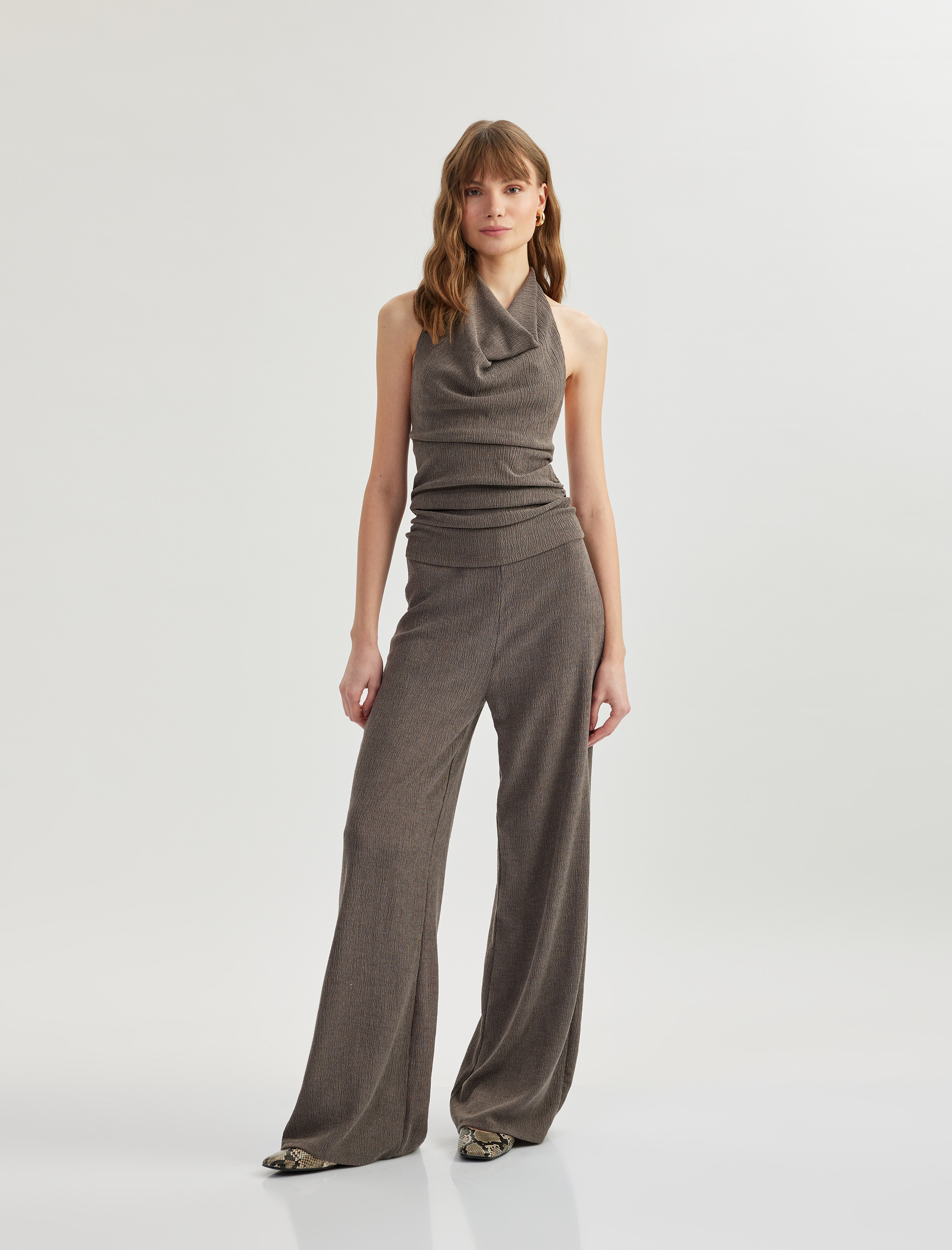   Kolsuz Dokulu Halter Yaka Bluz