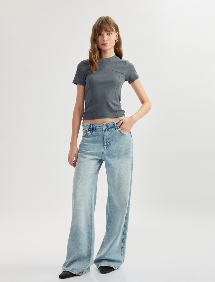  Pamuklu Dikiş Detaylı Bisiklet Yaka Kısa Kollu Tişört