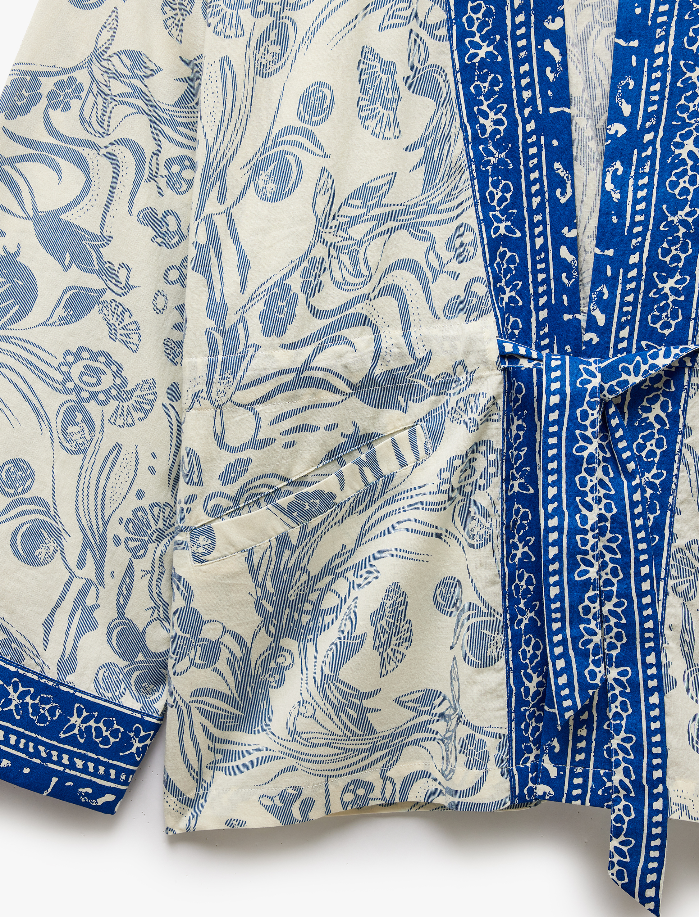   Pamuklu Cepli Bağlama Detaylı 3/4 Geniş Kollu Çiçekli Kimono