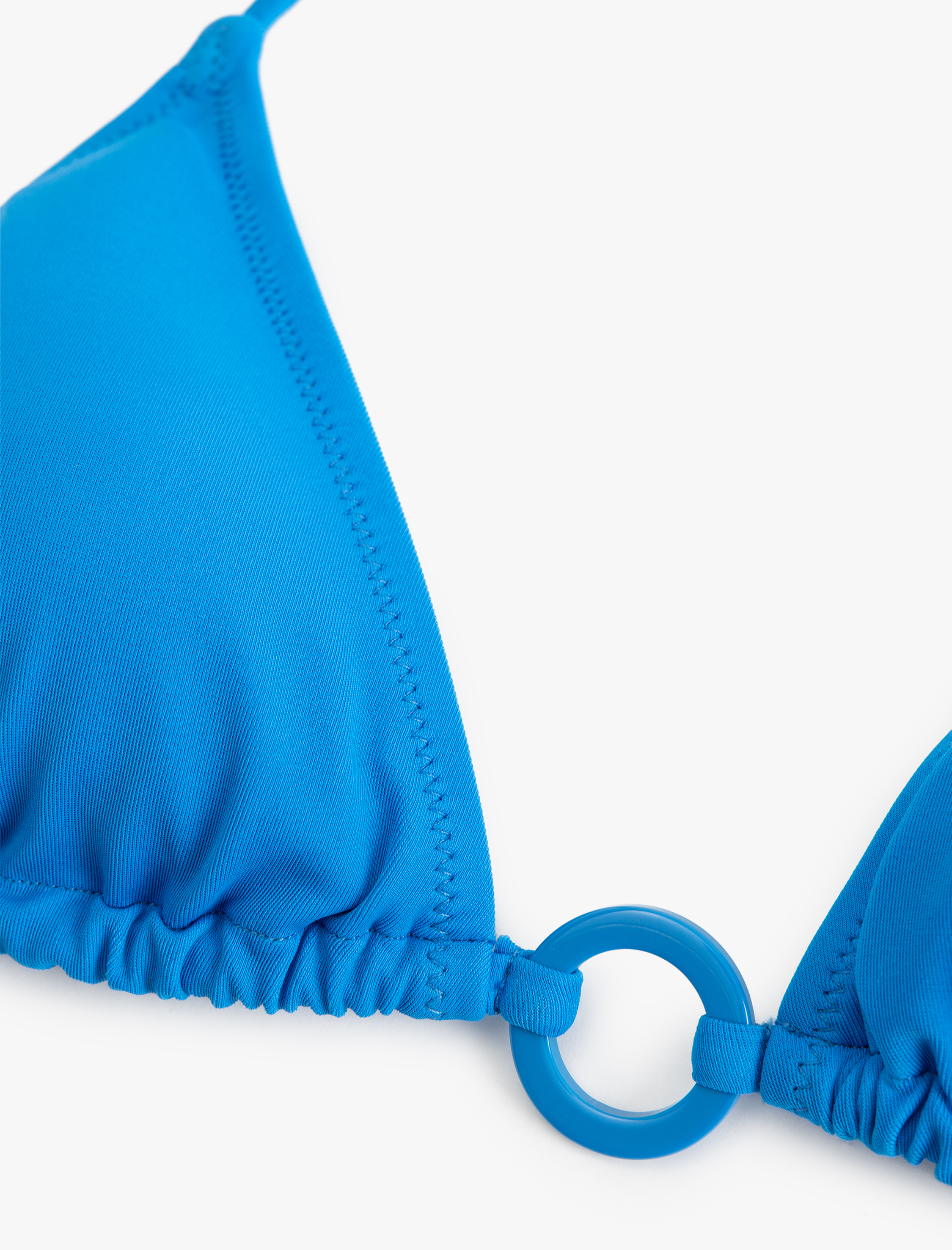   Mat Kumaş Aksesuar Detaylı Üçgen Bikini Üstü