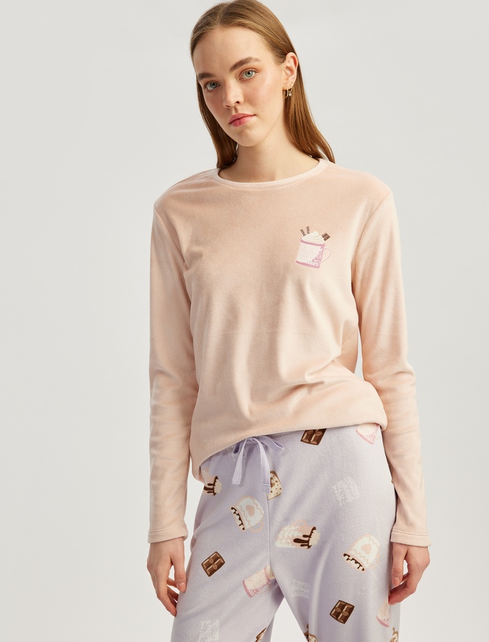  Uzun Kollu Baskılı Polar Kadife Pijama Takımı