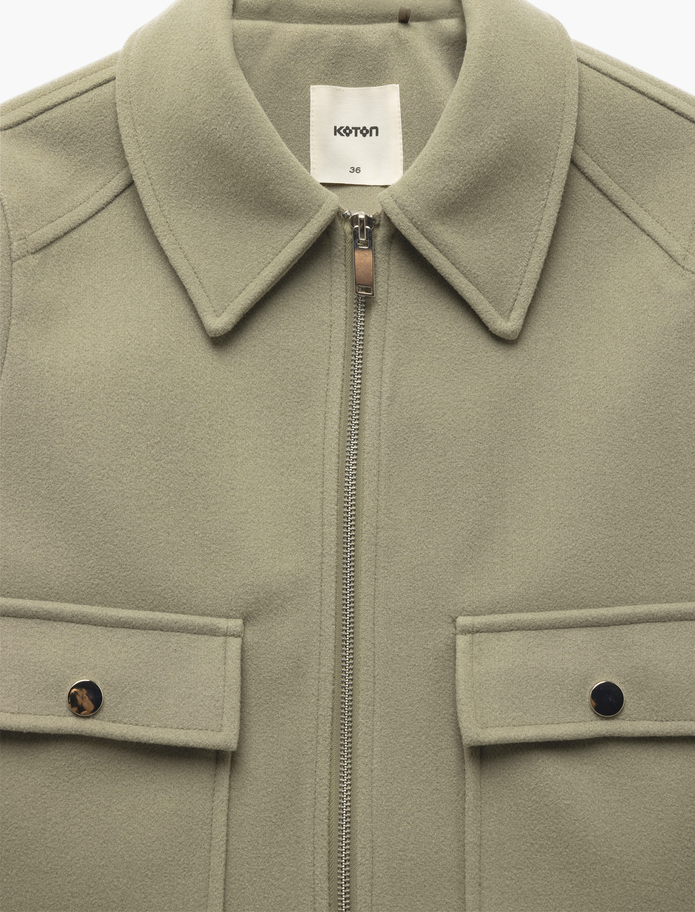 Kapaklı Cep Detaylı Uzun Kollu Fermuarlı Kruvaze Kısa Ceket