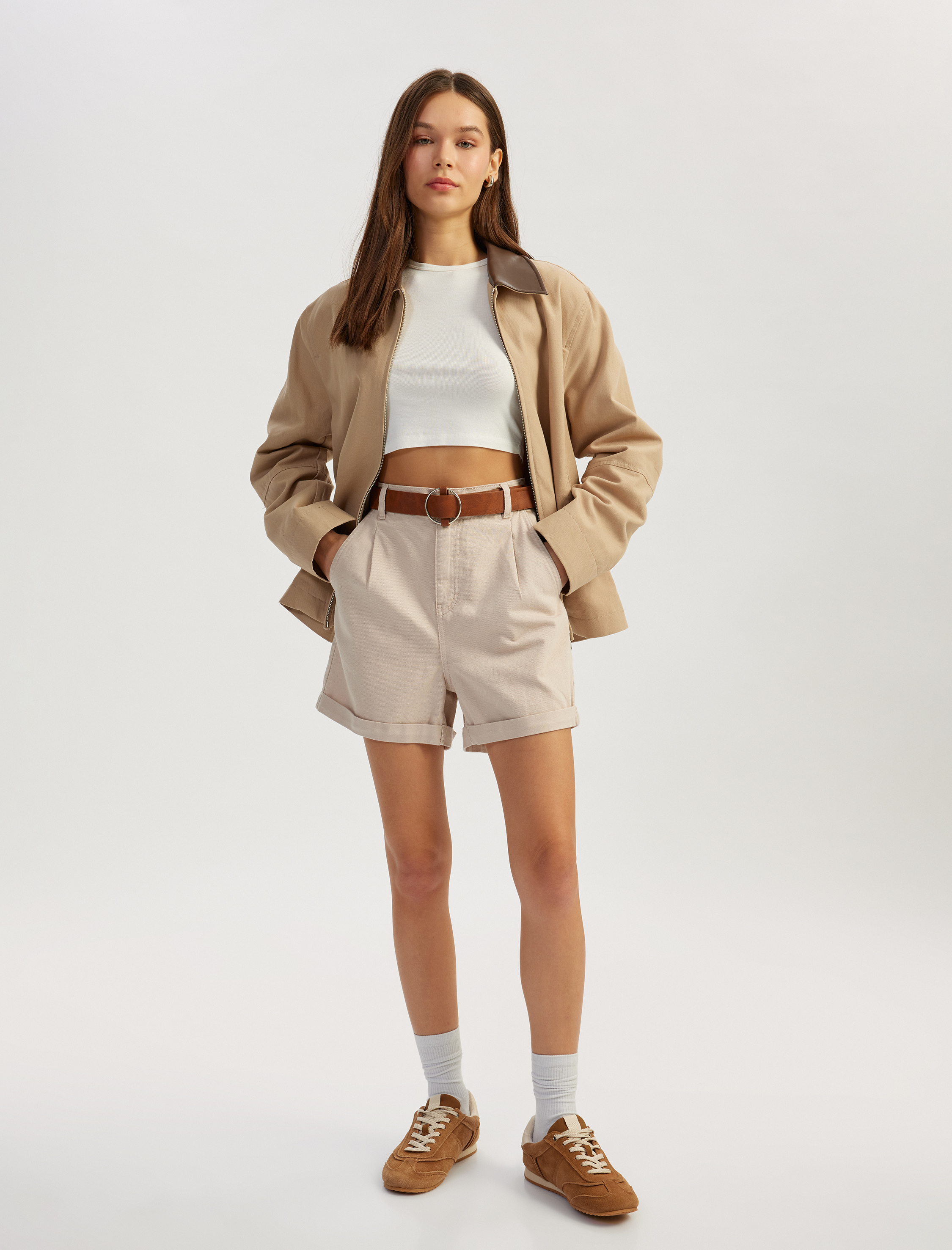   Taş Detaylı Düğmeli Rahat Kalıp Denim Şort