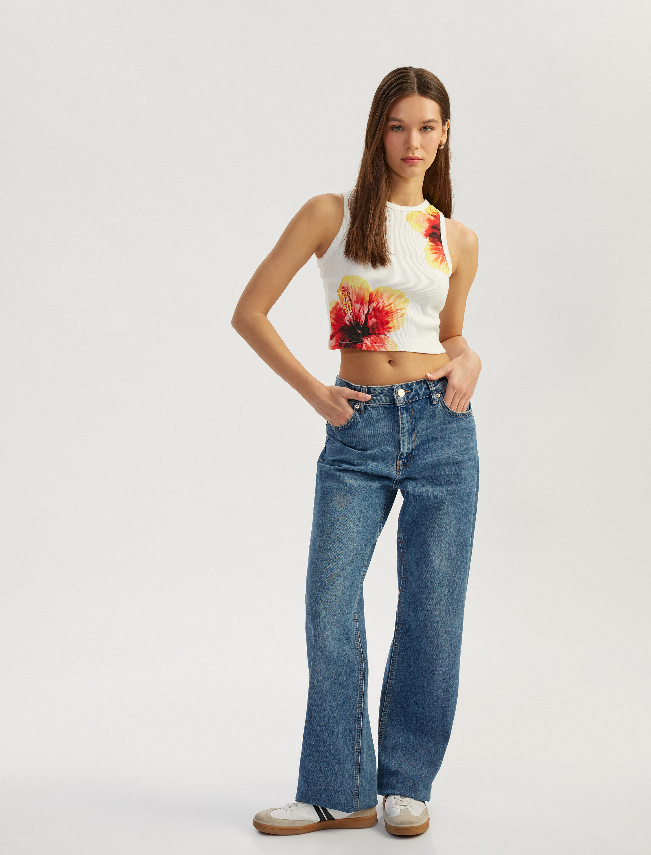 Koton Kadın Çiçek Baskılı Kolsuz Bisiklet Yaka Slim Fit Üst -1