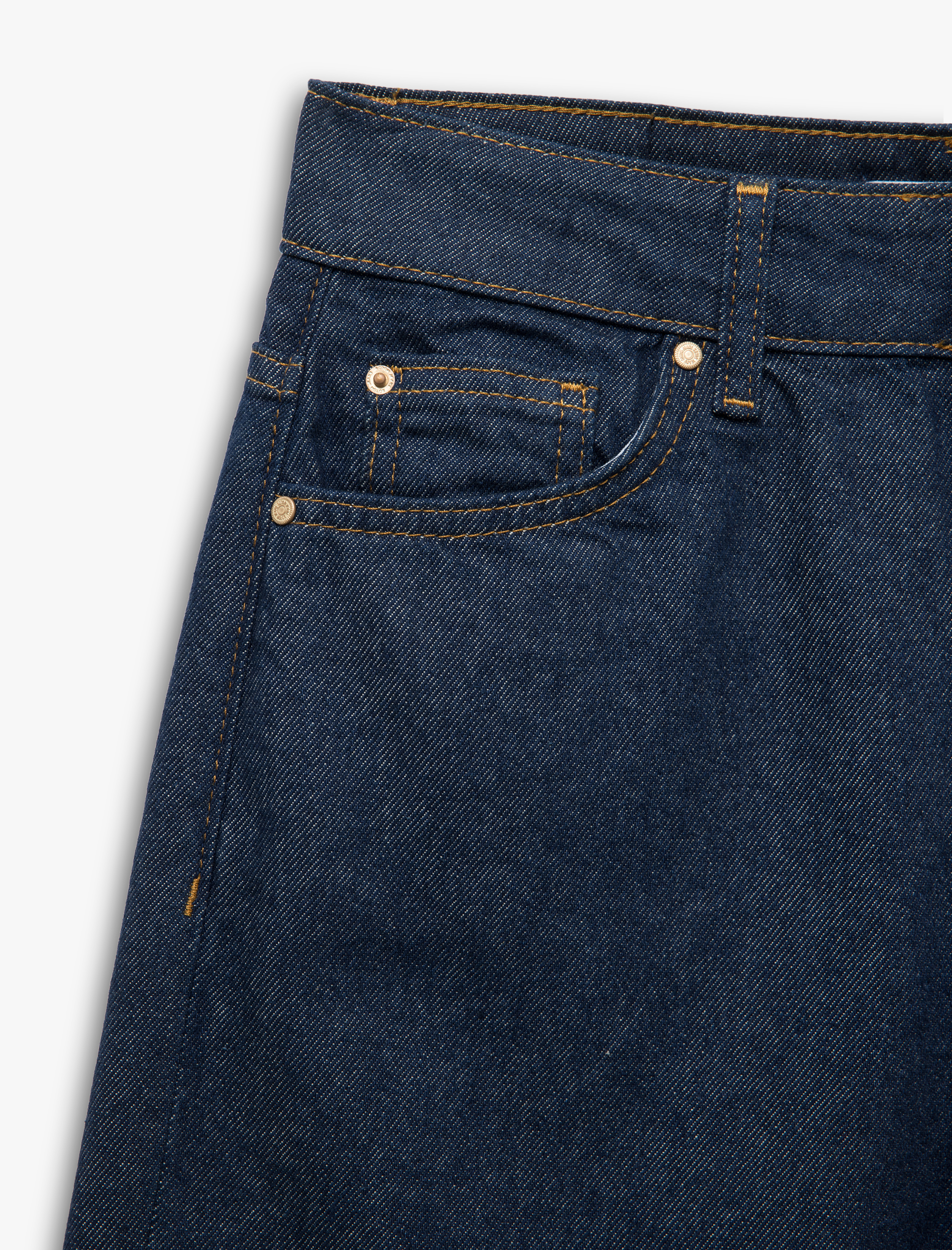 Katlı Paça Düğmeli Cep Detaylı Bermuda Denim Şort