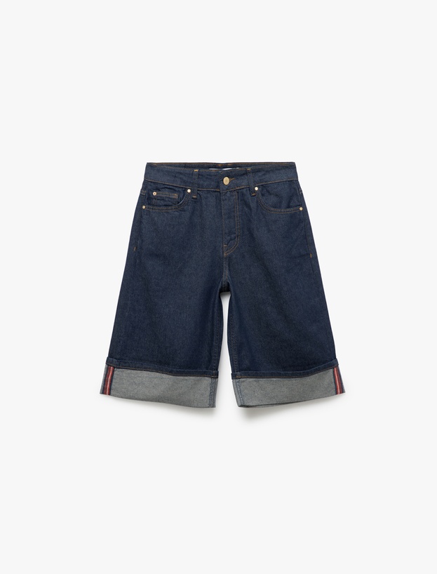 Katlı Paça Düğmeli Cep Detaylı Bermuda Denim Şort_4