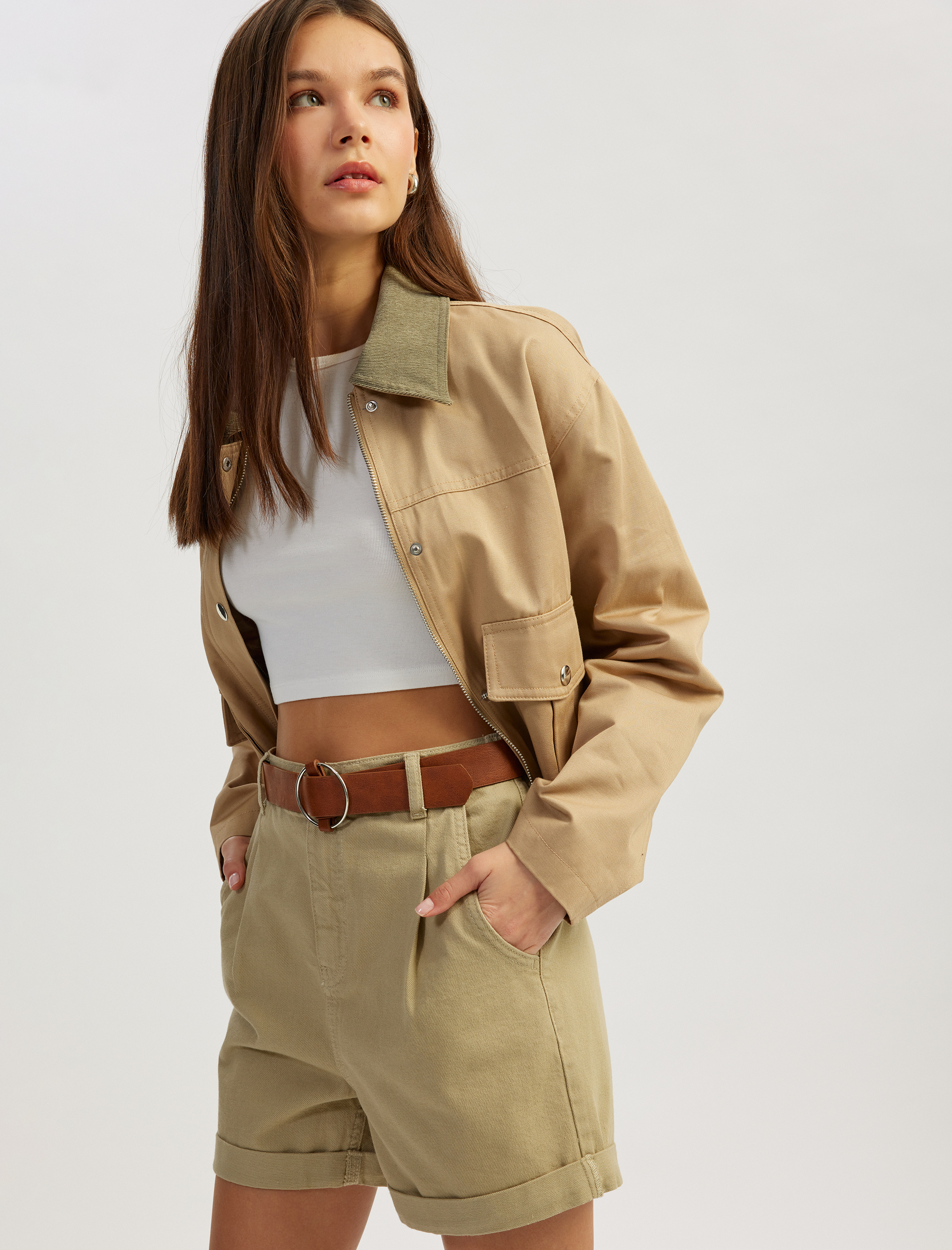   Taş Detaylı Düğmeli Rahat Kalıp Denim Şort