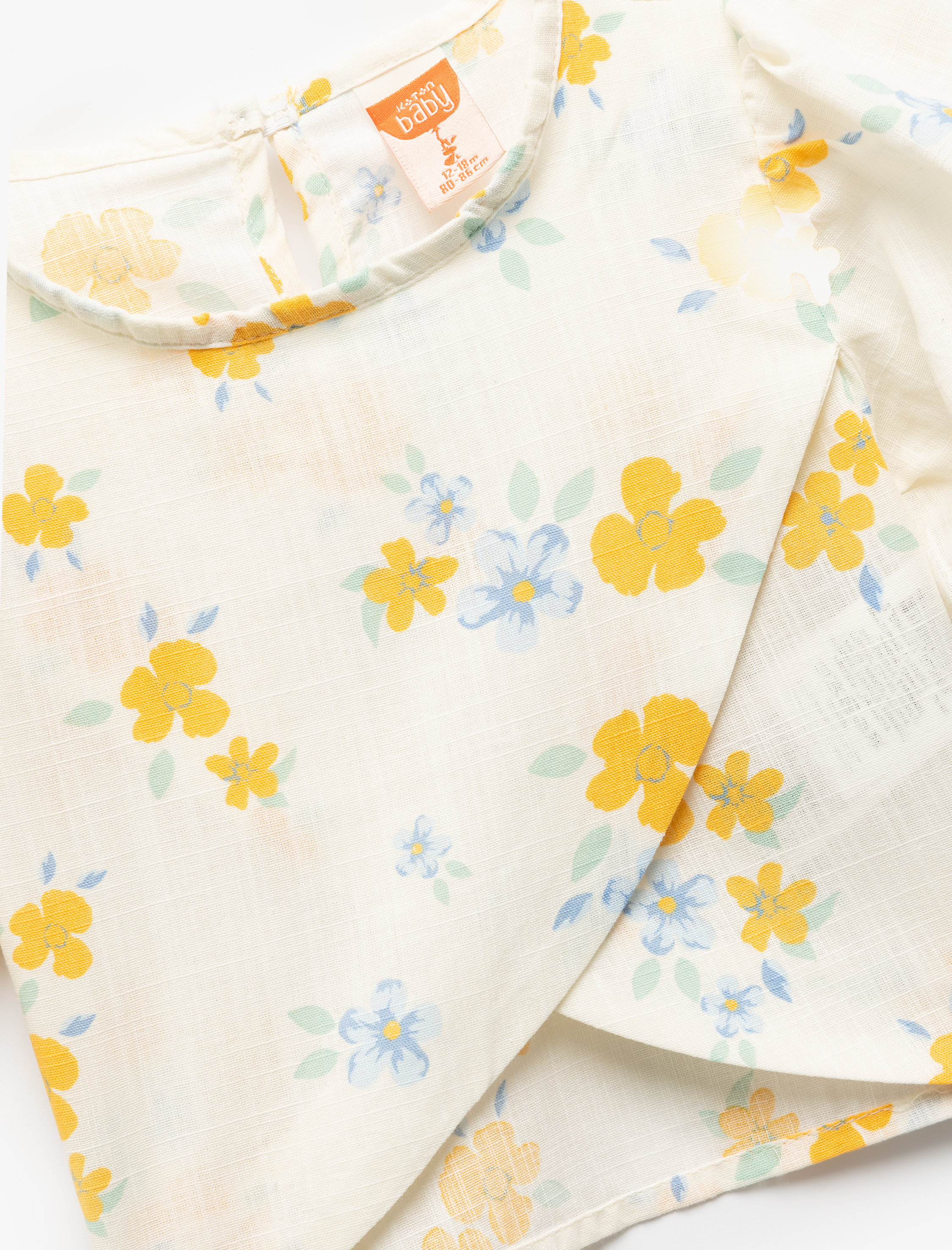  Kız Bebek Çiçekli Bluz Asimetrik Kesim Balon Kollu Yuvarlak Yaka