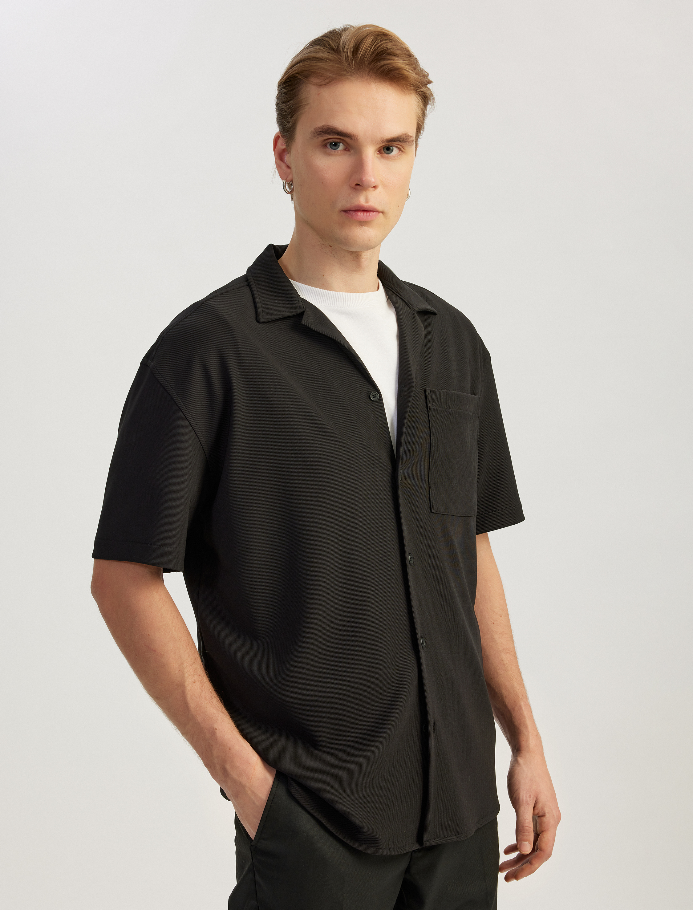   Düğmeli Devrik Yaka Regular Fit Klasik Kısa Kollu Gömlek