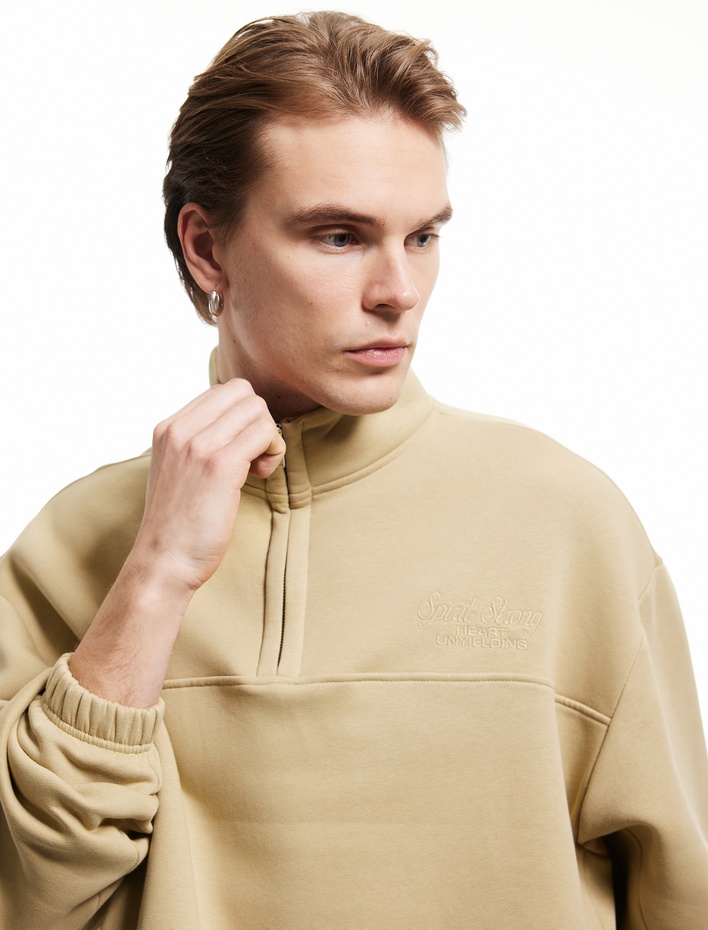 İşlemeli Cep Detaylı Şardonlu Dik Yaka Yarım Fermuarlı Oversize Sweatshirt