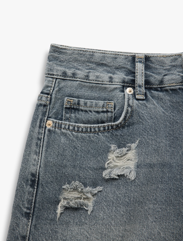 Düğmeli Yıpratma Detaylı Cepli Mini Denim Şort_6
