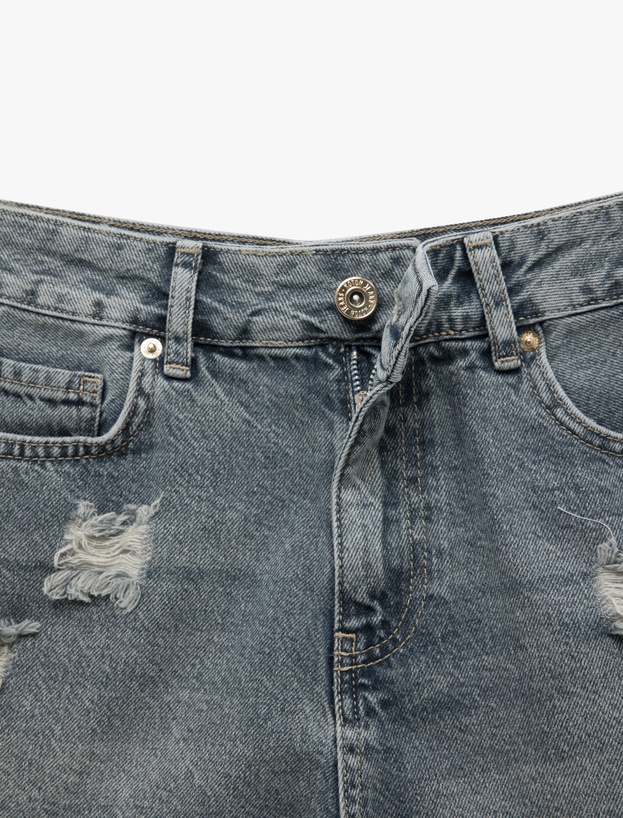 Düğmeli Yıpratma Detaylı Cepli Mini Denim Şort_5