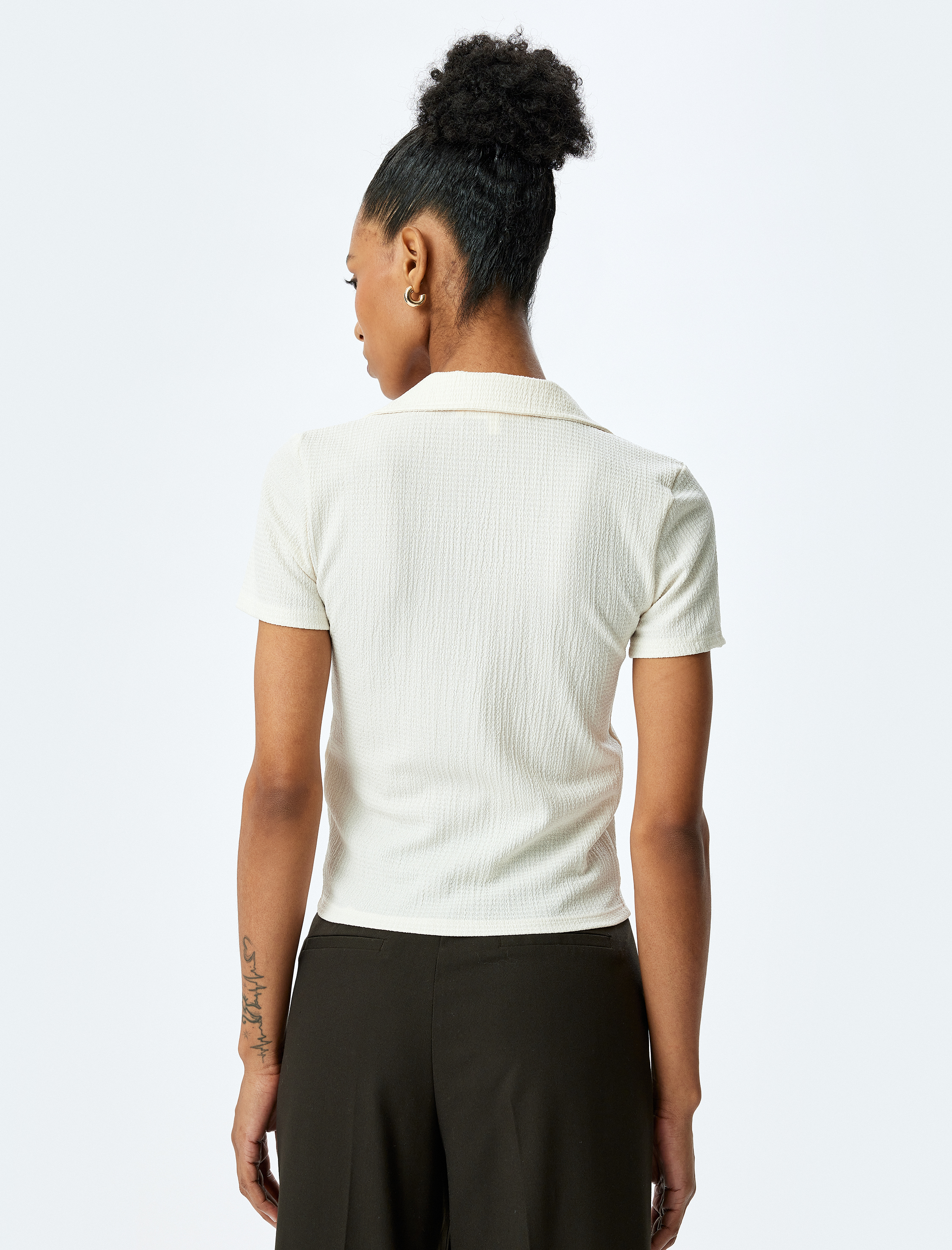   Regular Fit Dokulu Kısa Kollu V Polo Yaka Tişört