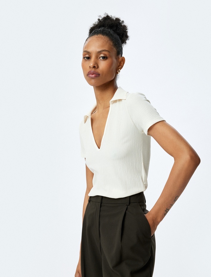  Regular Fit Dokulu Kısa Kollu V Polo Yaka Tişört