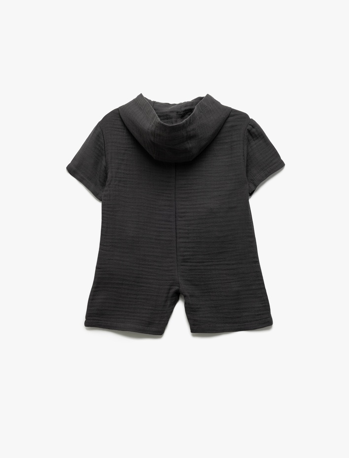 Erkek Bebek Pamuklu Kısa Kollu Düğmeli Müslin Kapşonlu Salopet Tulum