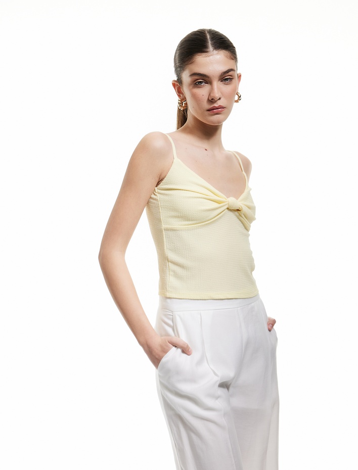  Kolsuz Düğüm Detaylı İnce Askılı Bluz