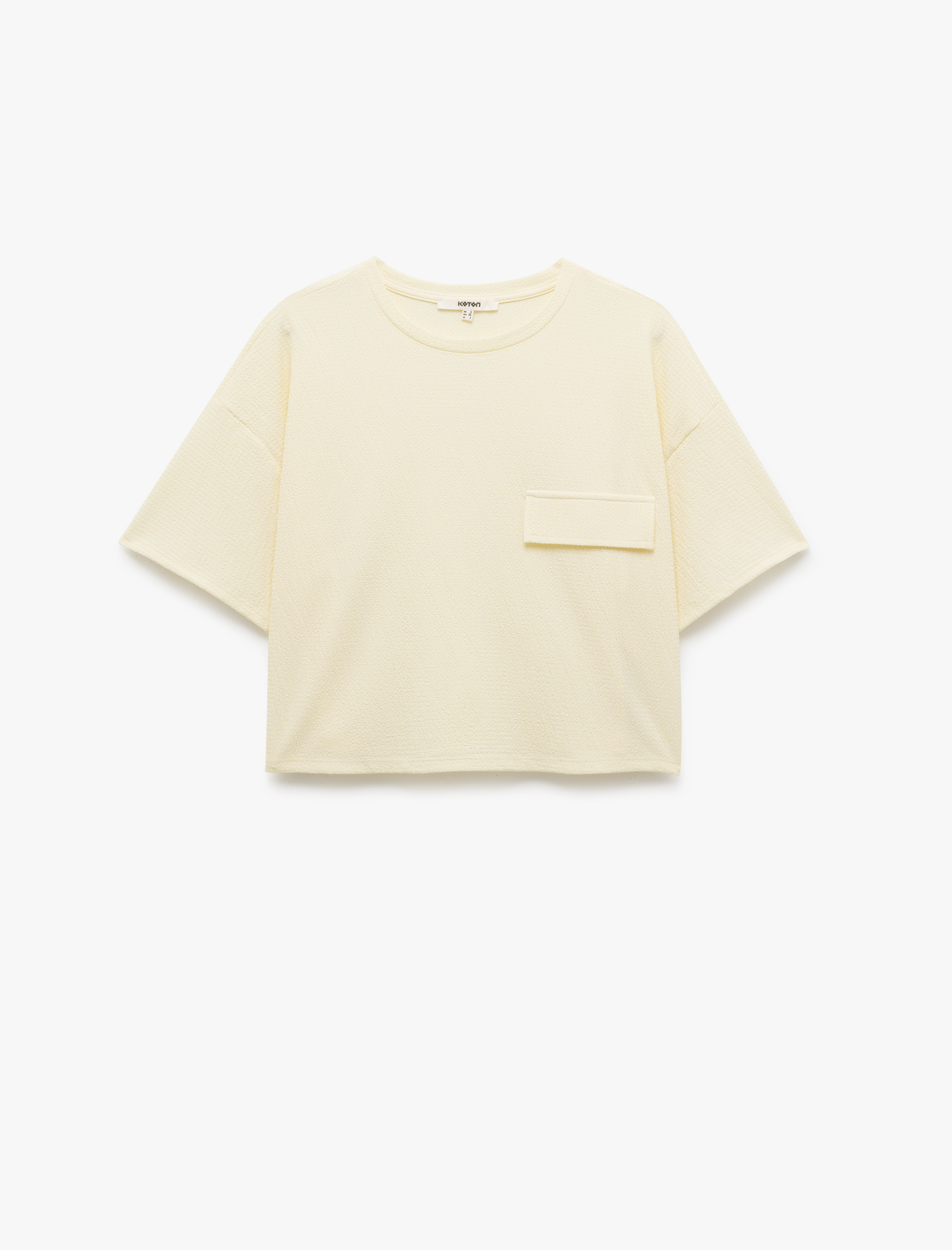   Aplike Detaylı Dokulu Bisiklet Yaka Kısa Kollu Tişört