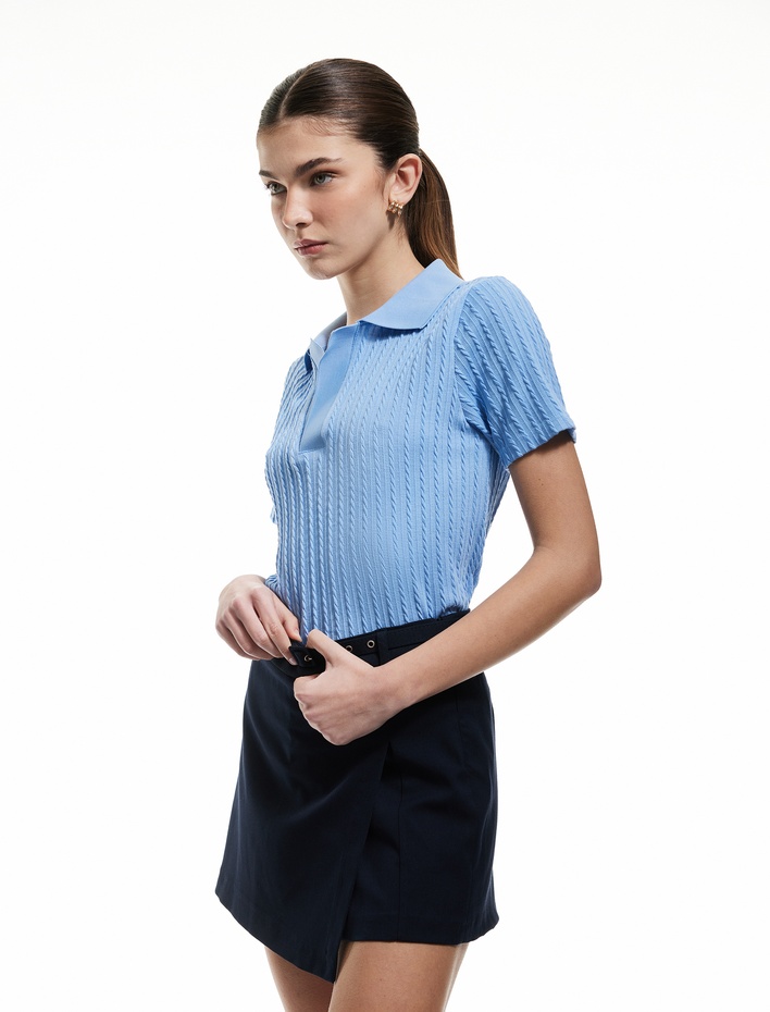  Saç Örgü Dokulu Kısa Kollu Polo Yaka Tişört