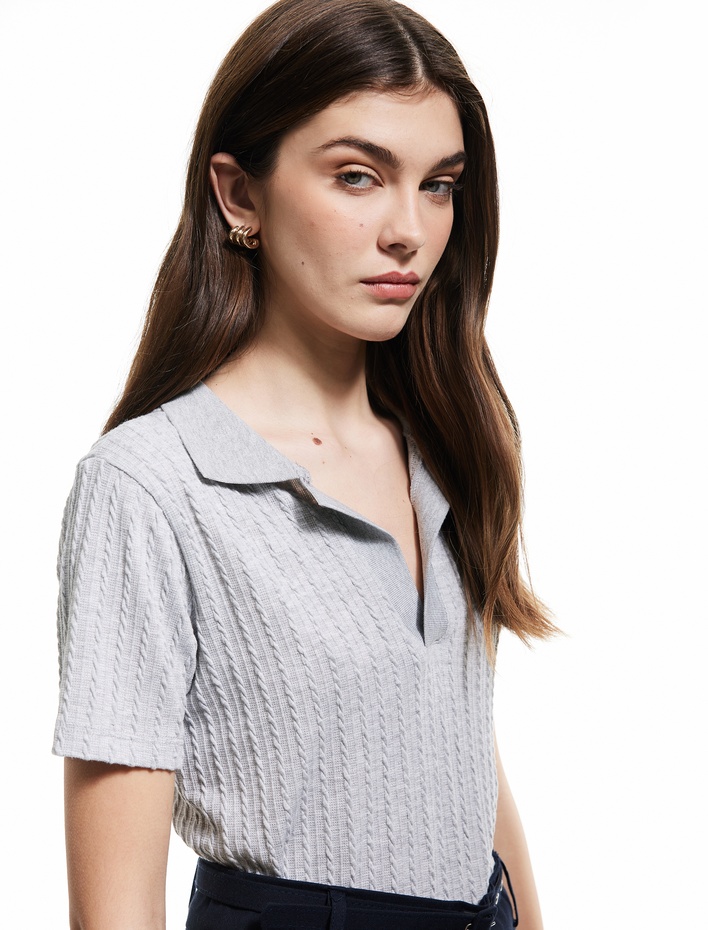  Saç Örgü Dokulu Kısa Kollu Polo Yaka Tişört