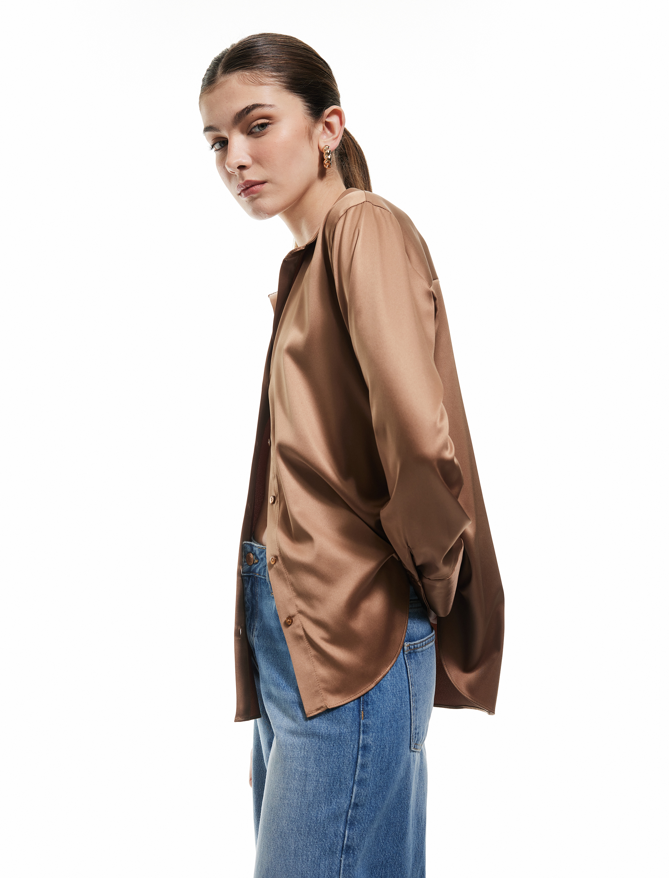   Klasik Yaka Uzun Kollu Düğmeli Saten Gömlek