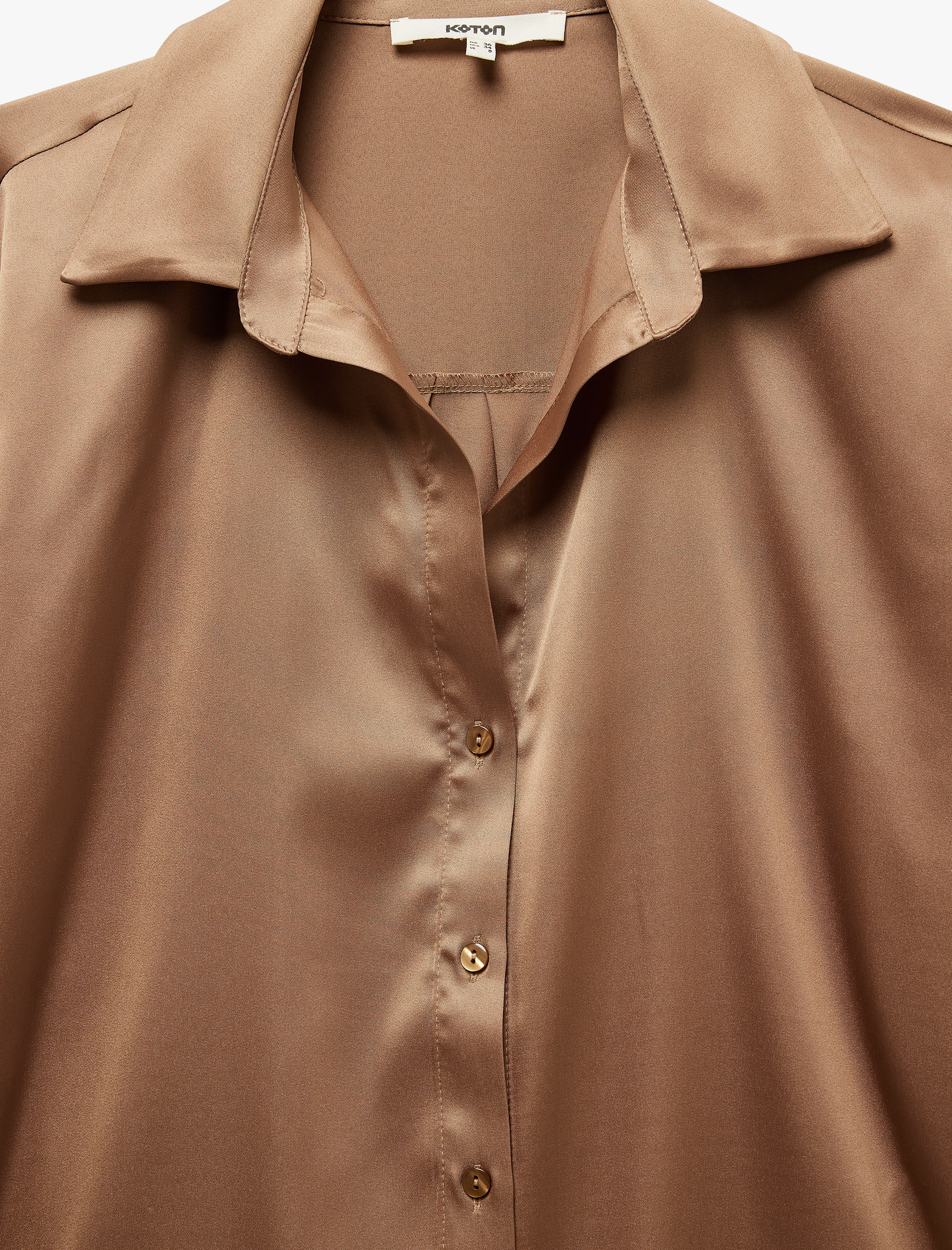   Klasik Yaka Uzun Kollu Düğmeli Saten Gömlek