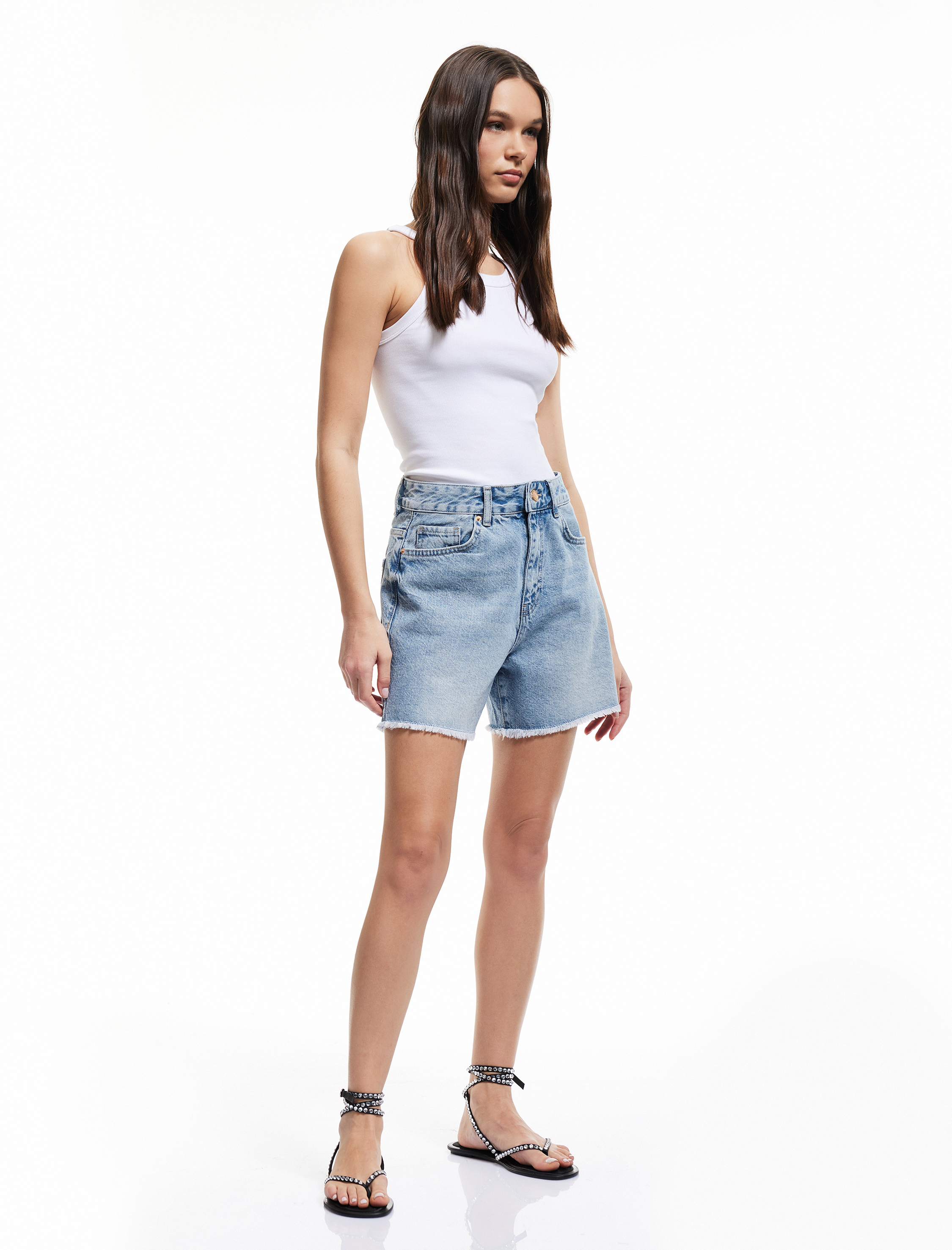 Koton Kadın Düğmeli Pis Paça Pamuklu Rahat Kalıp Mini Denim Şort -1