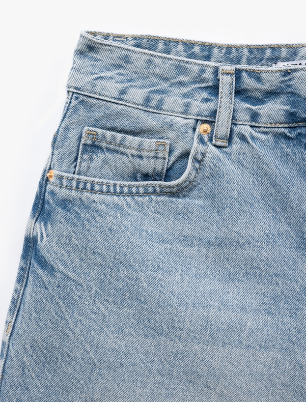Düğmeli Pis Paça Pamuklu Rahat Kalıp Mini Denim Şort_6